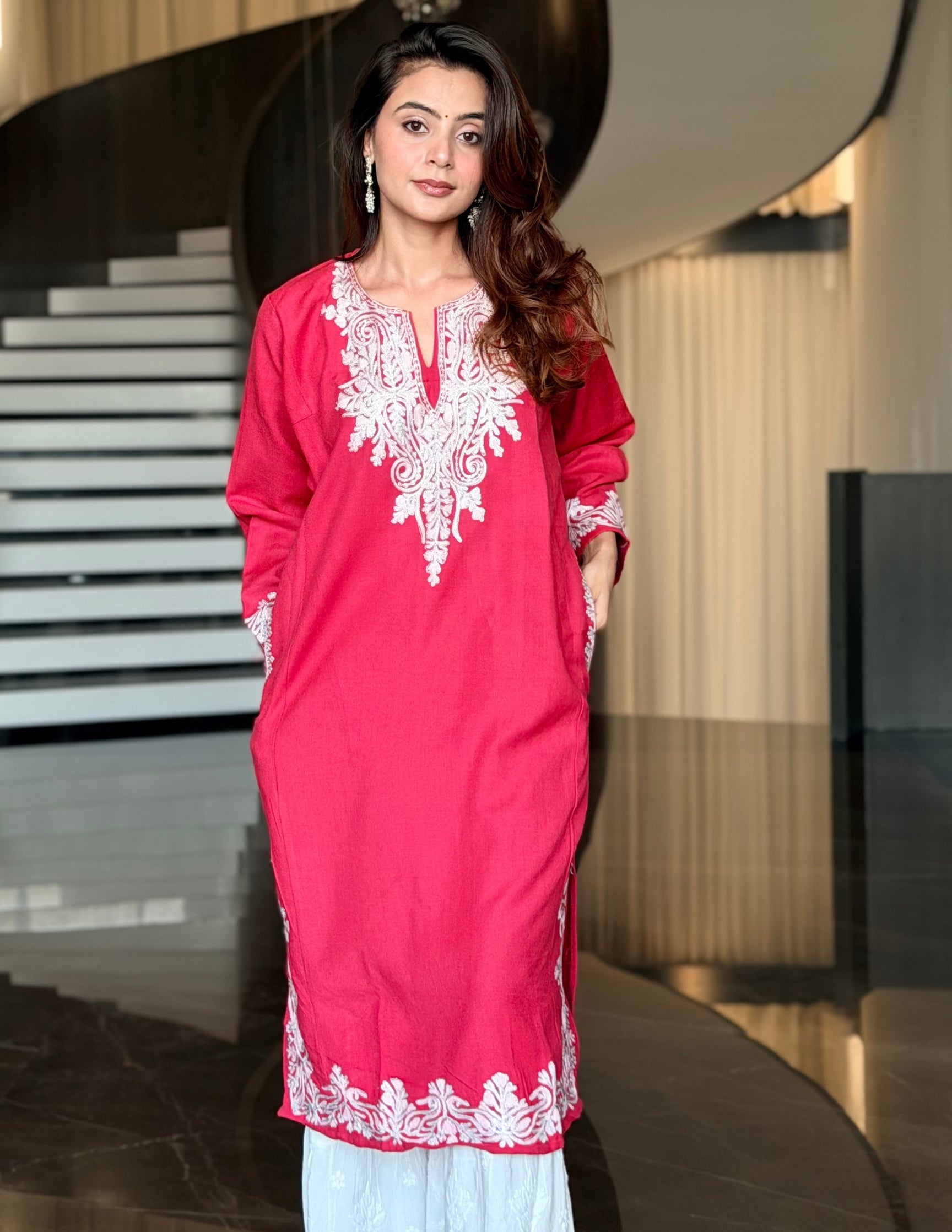 Kashmiri Light Pink Aari & Zari Outlined Woollen Phiran – Dark Pink | Timeless Winter Wear
