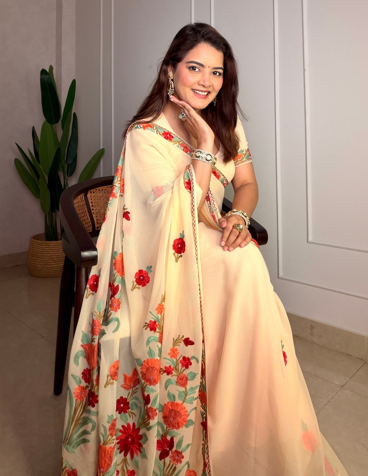Kashmiri Aari Embroidered Georgette Saree – Cream