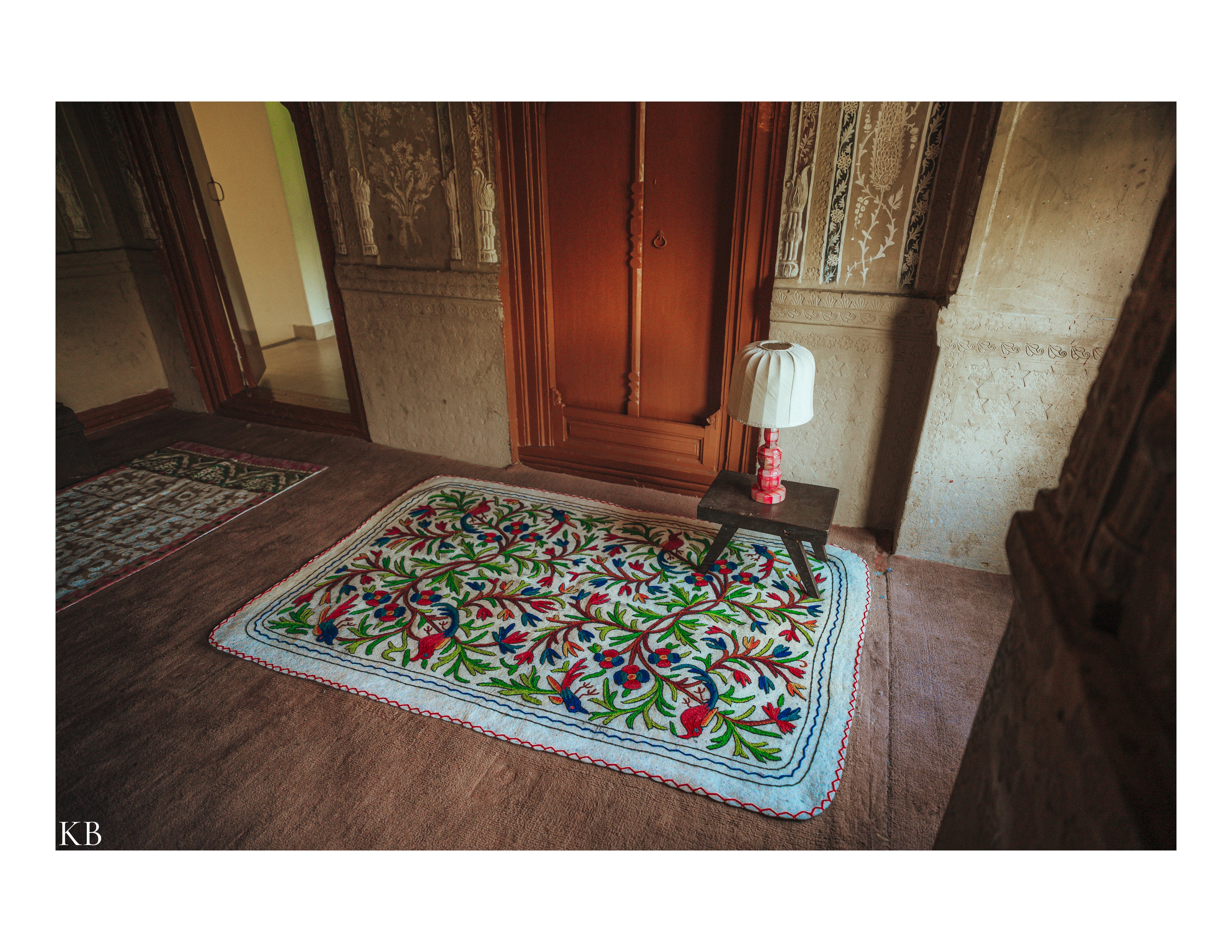 Diwan-e-Khas Avian Garden Kashmiri Namda - Kashmir Box