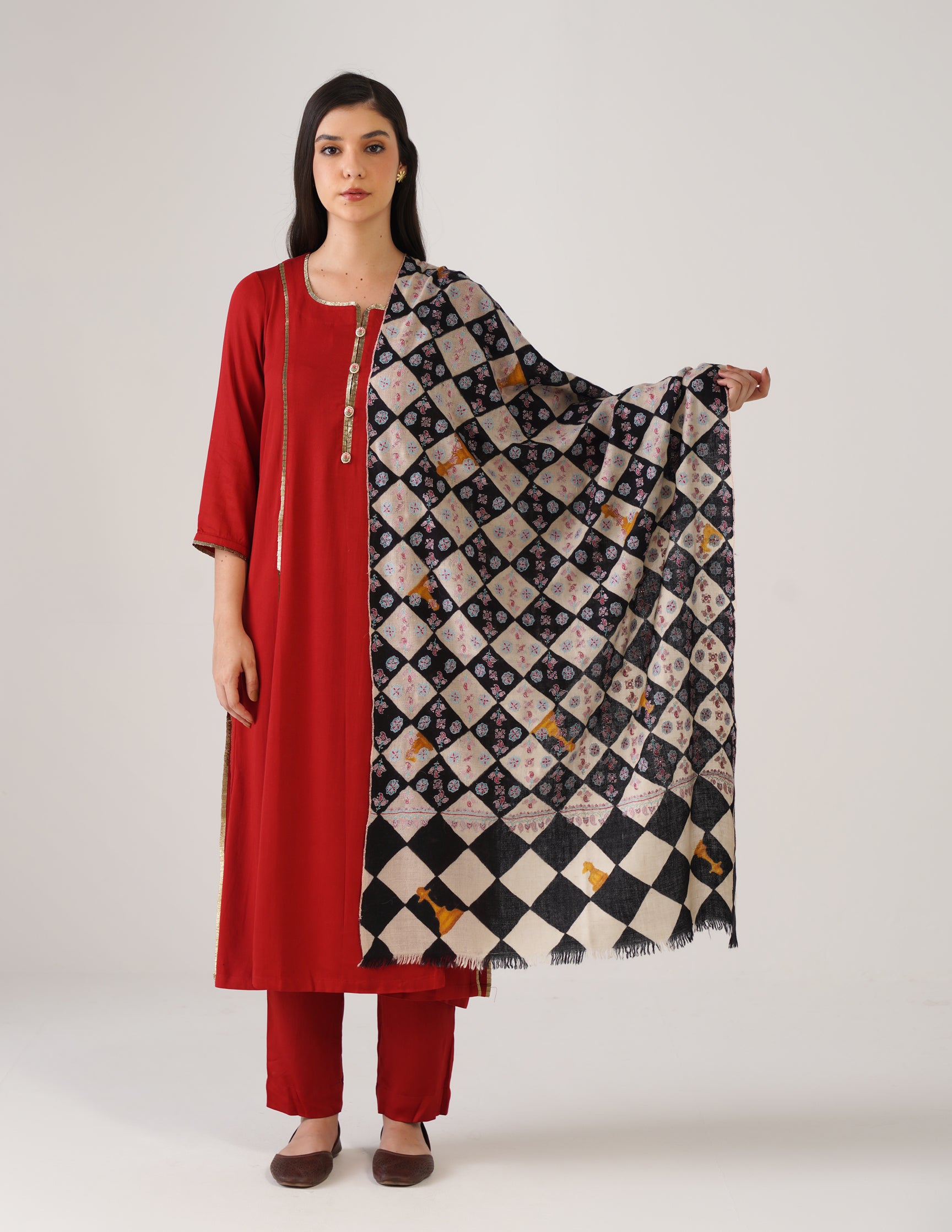Kashmiri Handwoven Pashmina Sozni Stole Heavy – Black & White Chess | Handwoven Heritage - Kashmir Box