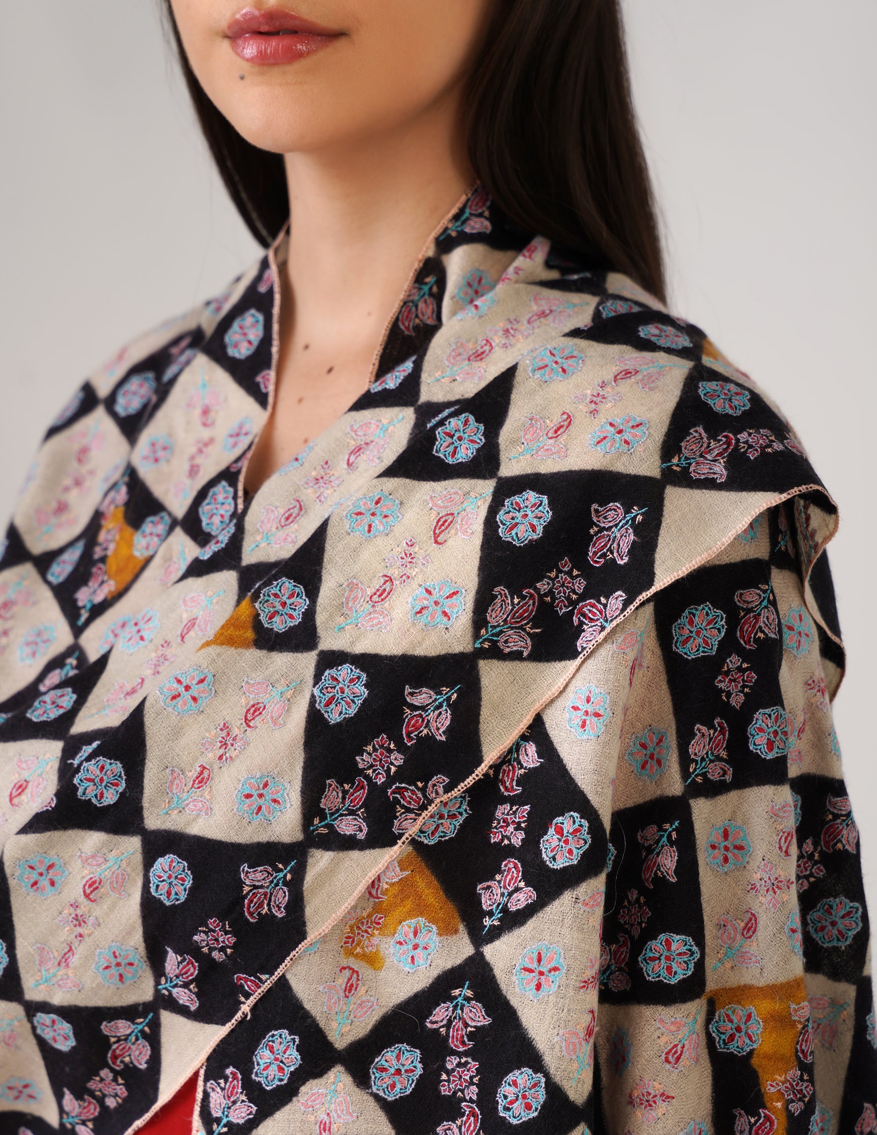 Kashmiri Handwoven Pashmina Sozni Stole Heavy – Black & White Chess | Handwoven Heritage - Kashmir Box