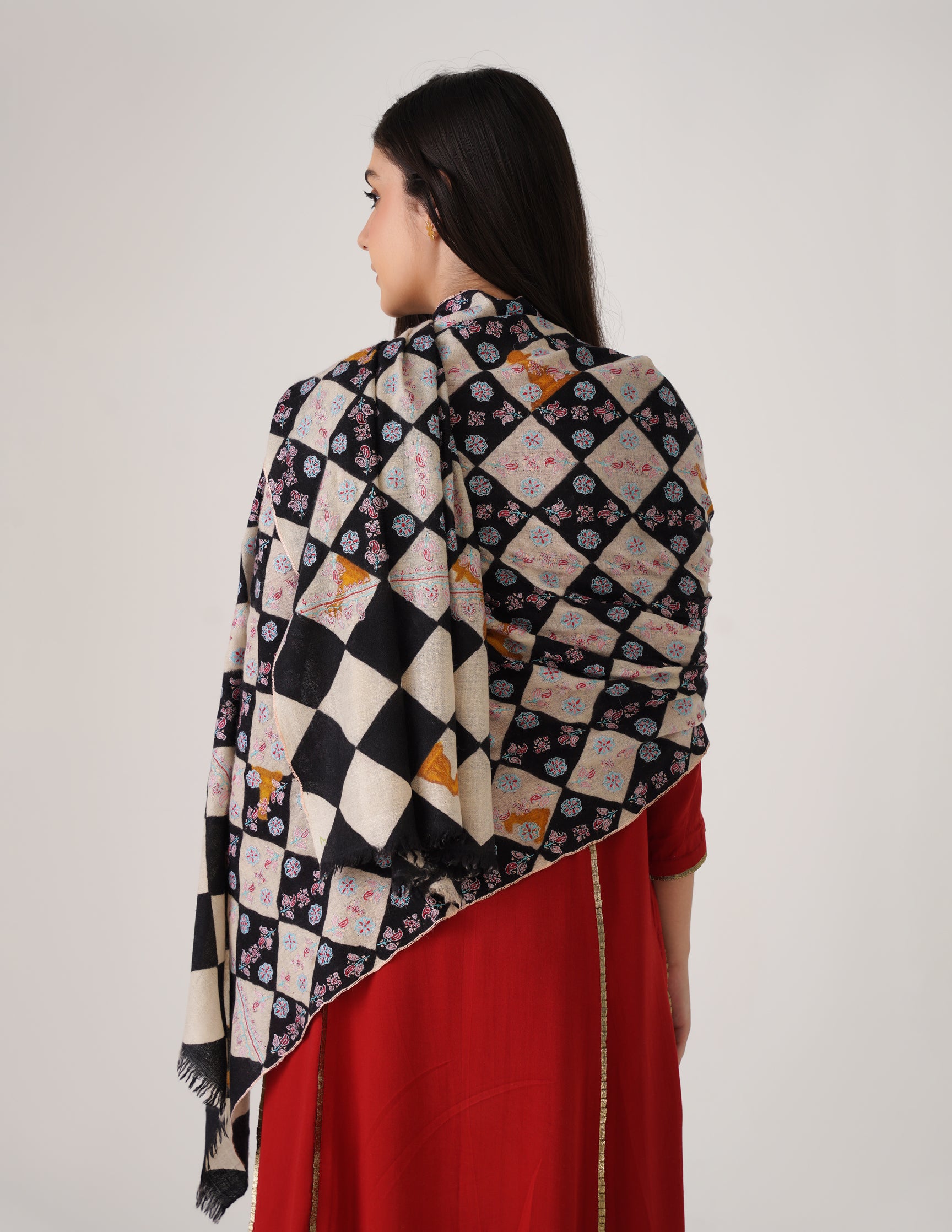 Kashmiri Handwoven Pashmina Sozni Stole Heavy – Black & White Chess | Handwoven Heritage - Kashmir Box