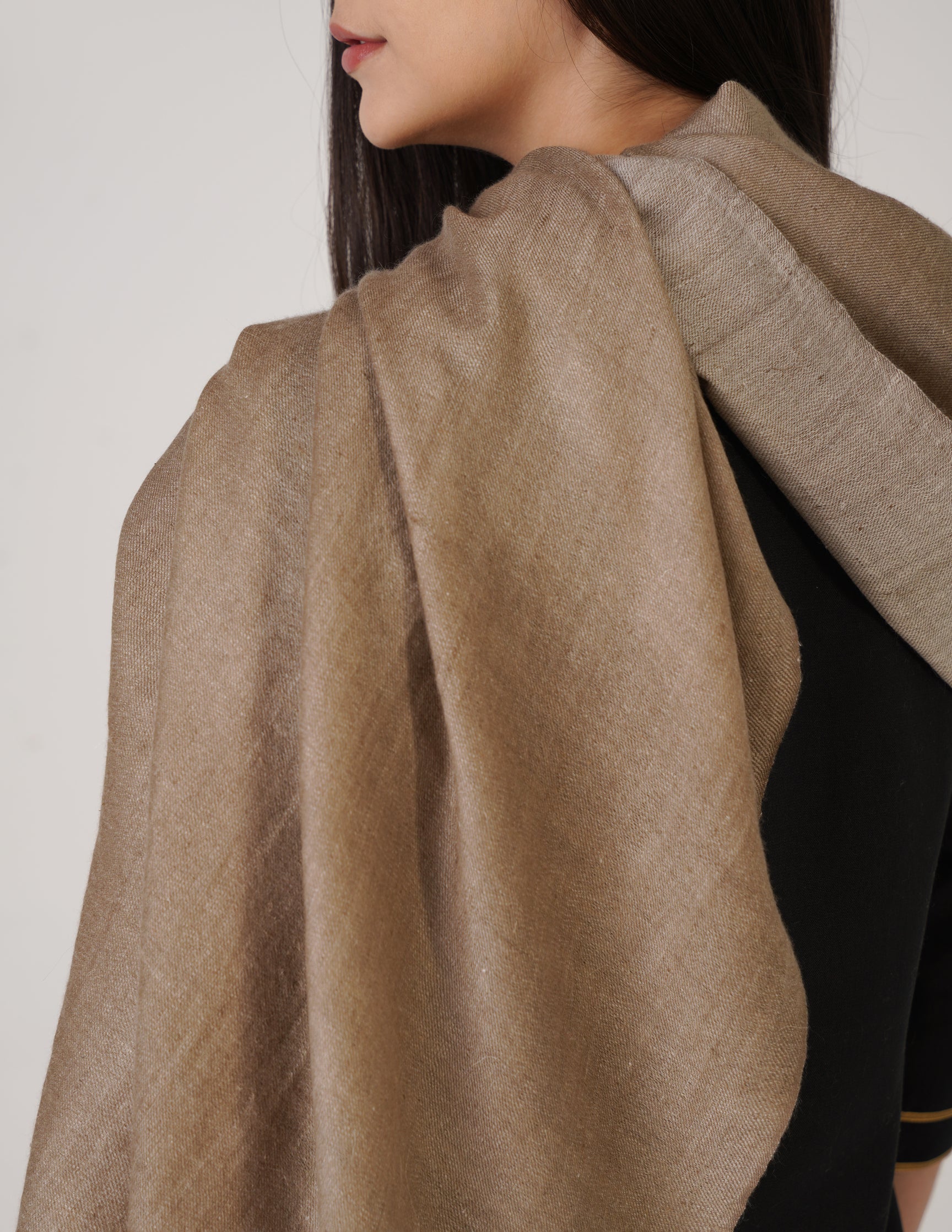 Kashmiri Handwoven Pashmina Reversible Stole – Toosa & White | Handwoven Heritage - Kashmir Box