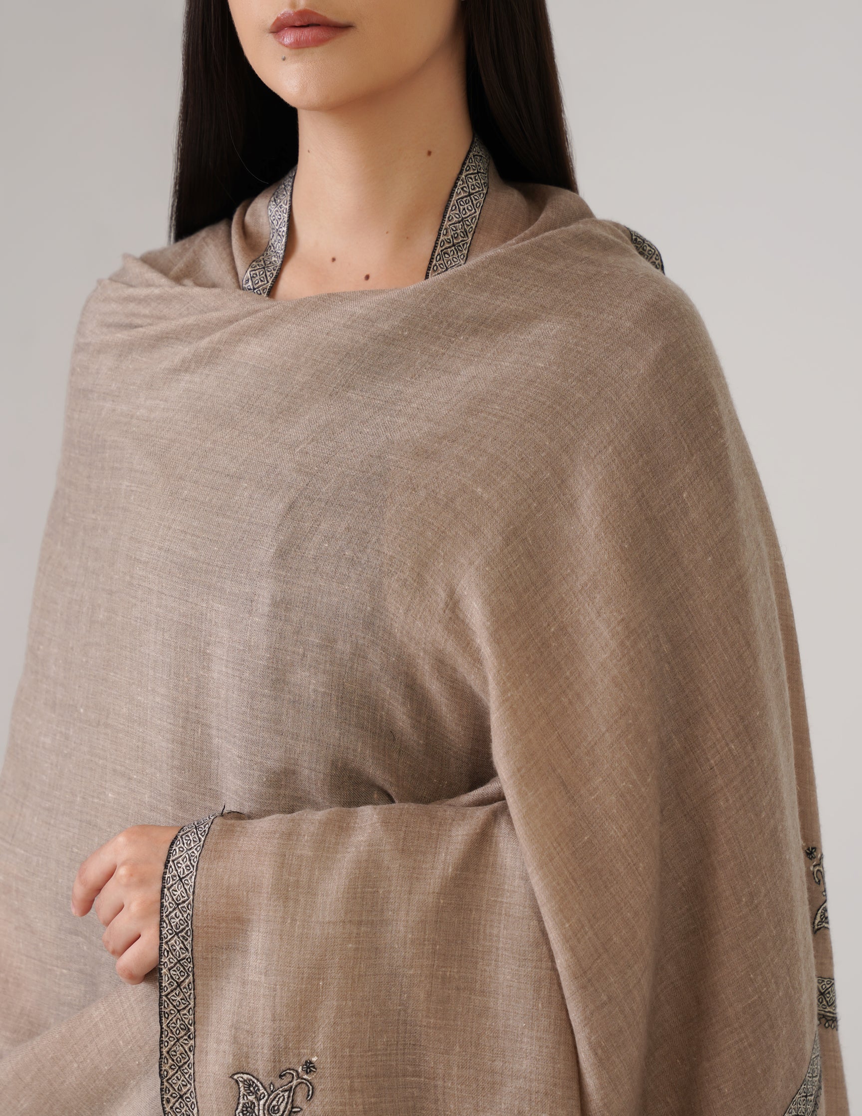 Kashmiri Handwoven Pashmina Sozni Shawl Hashidaar – Natural | Black & White Heritage - Kashmir Box