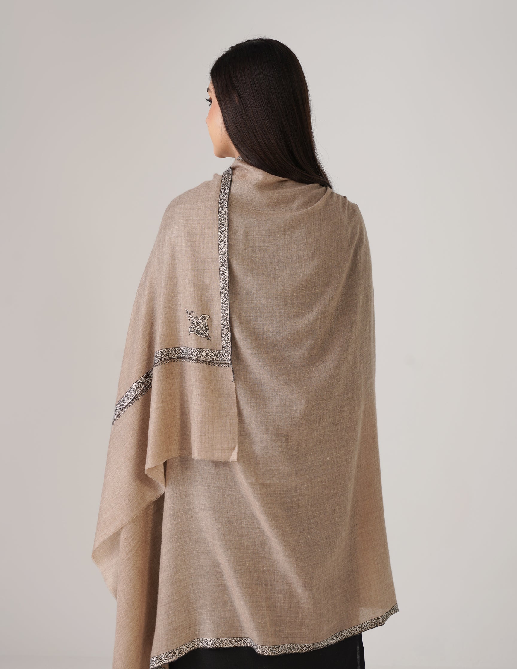 Kashmiri Handwoven Pashmina Sozni Shawl Hashidaar – Natural | Black & White Heritage - Kashmir Box