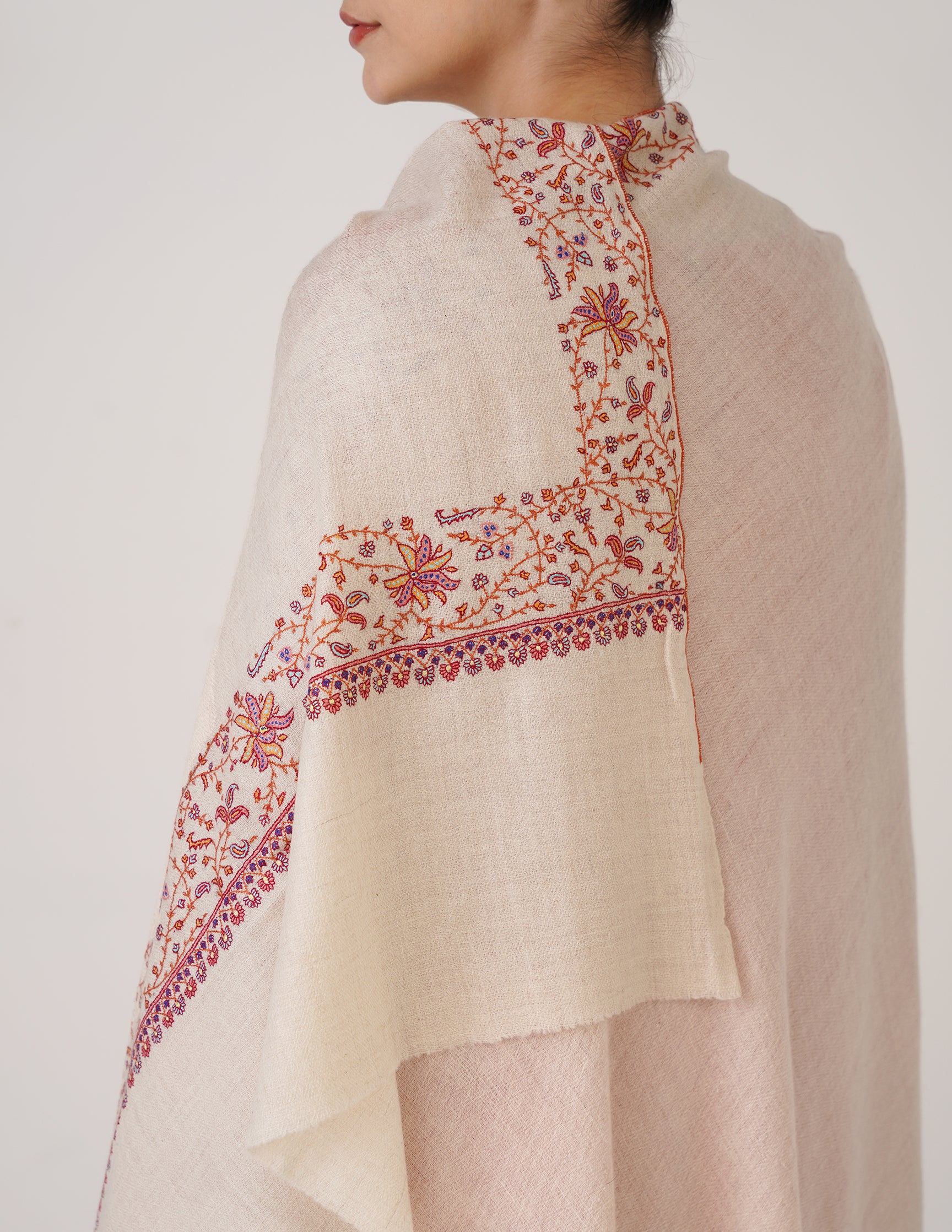 Kashmiri Handwoven Pashmina Sozni Shawl Doredaar – Off-White | Handwoven Heritage - Kashmir Box