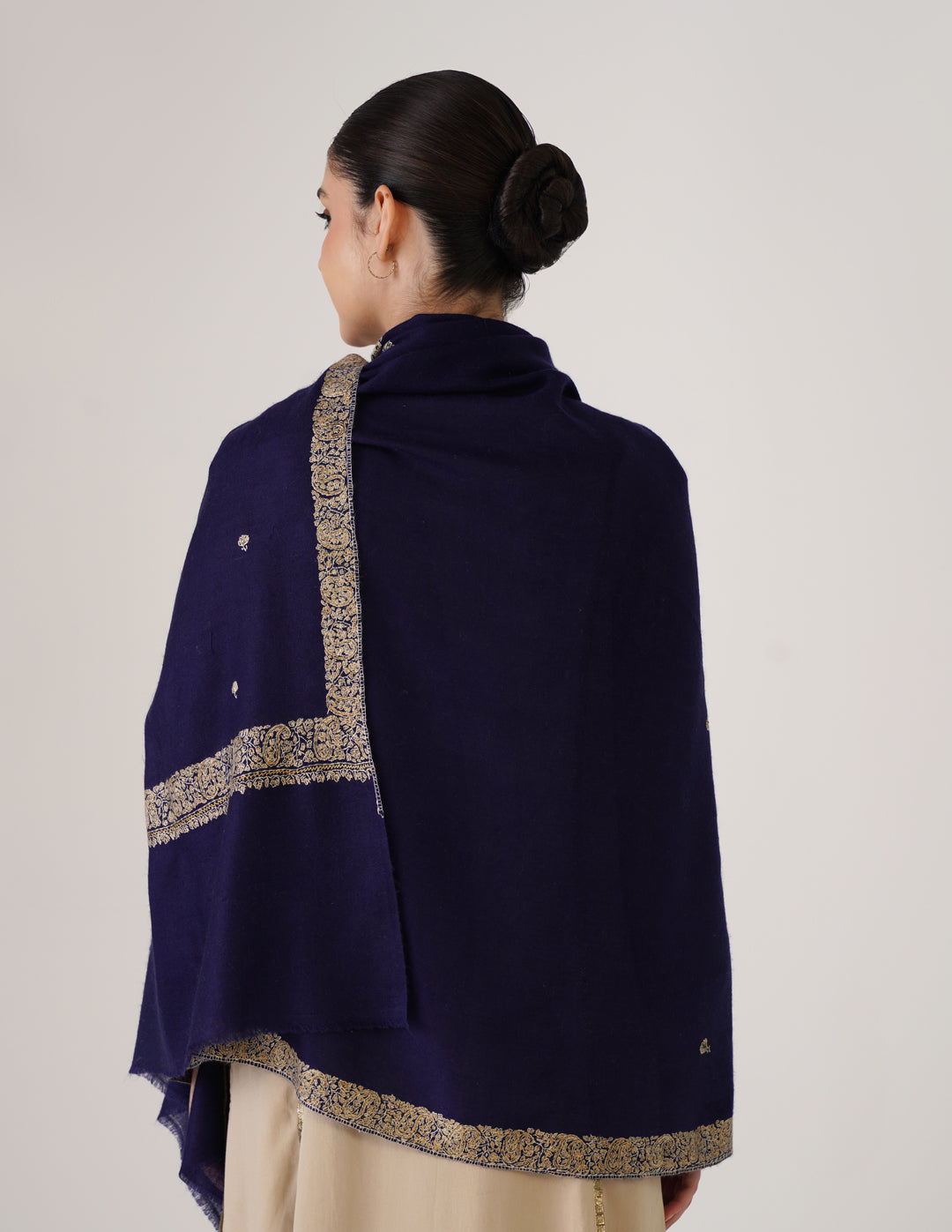 Kashmiri Handwoven Pashmina Sozni Shawl Doredaar – Navy Blue | Mehendi & Grey Heritage - Kashmir Box