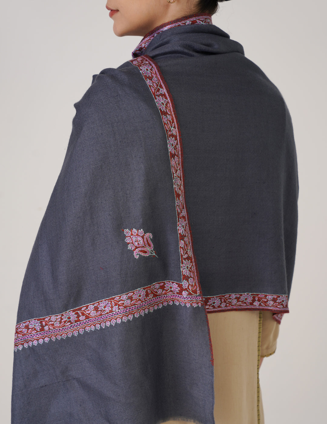 Kashmiri Handwoven Pashmina Sozni Stole Hashidaar – Grey | Multicolour Heritage - Kashmir Box
