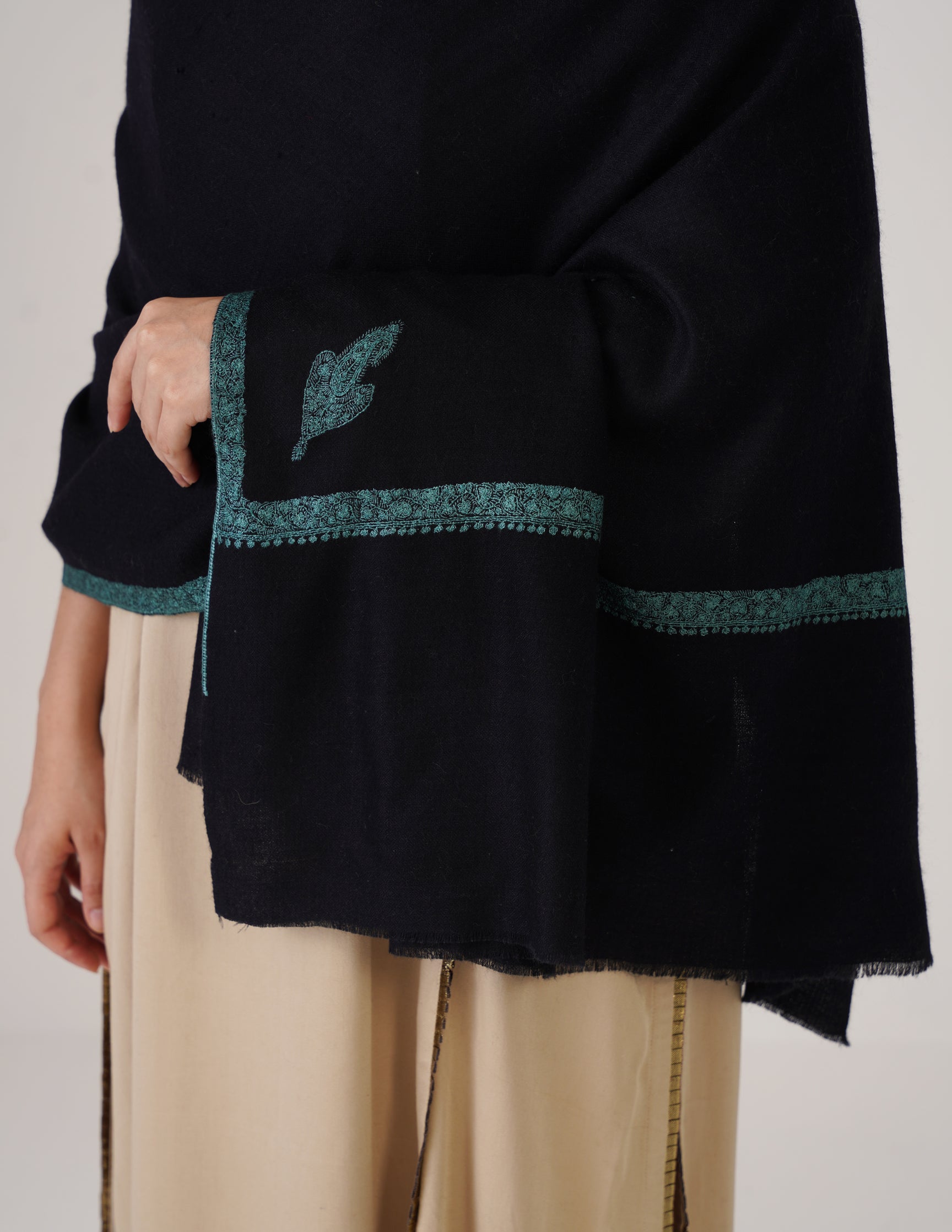 Kashmiri Handwoven Pashmina Sozni Shawl Hashidaar – Black | Sea Green Heritage - Kashmir Box