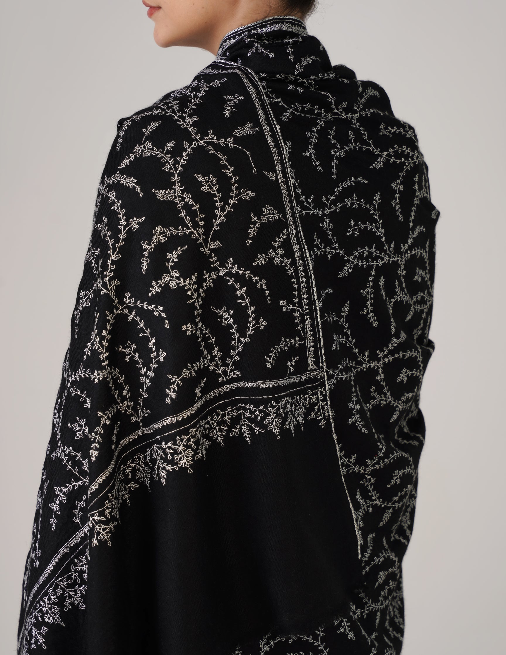 Kashmiri Handwoven Pashmina Sozni Shawl Jaalidar – Black | White Sozni Heritage - Kashmir Box