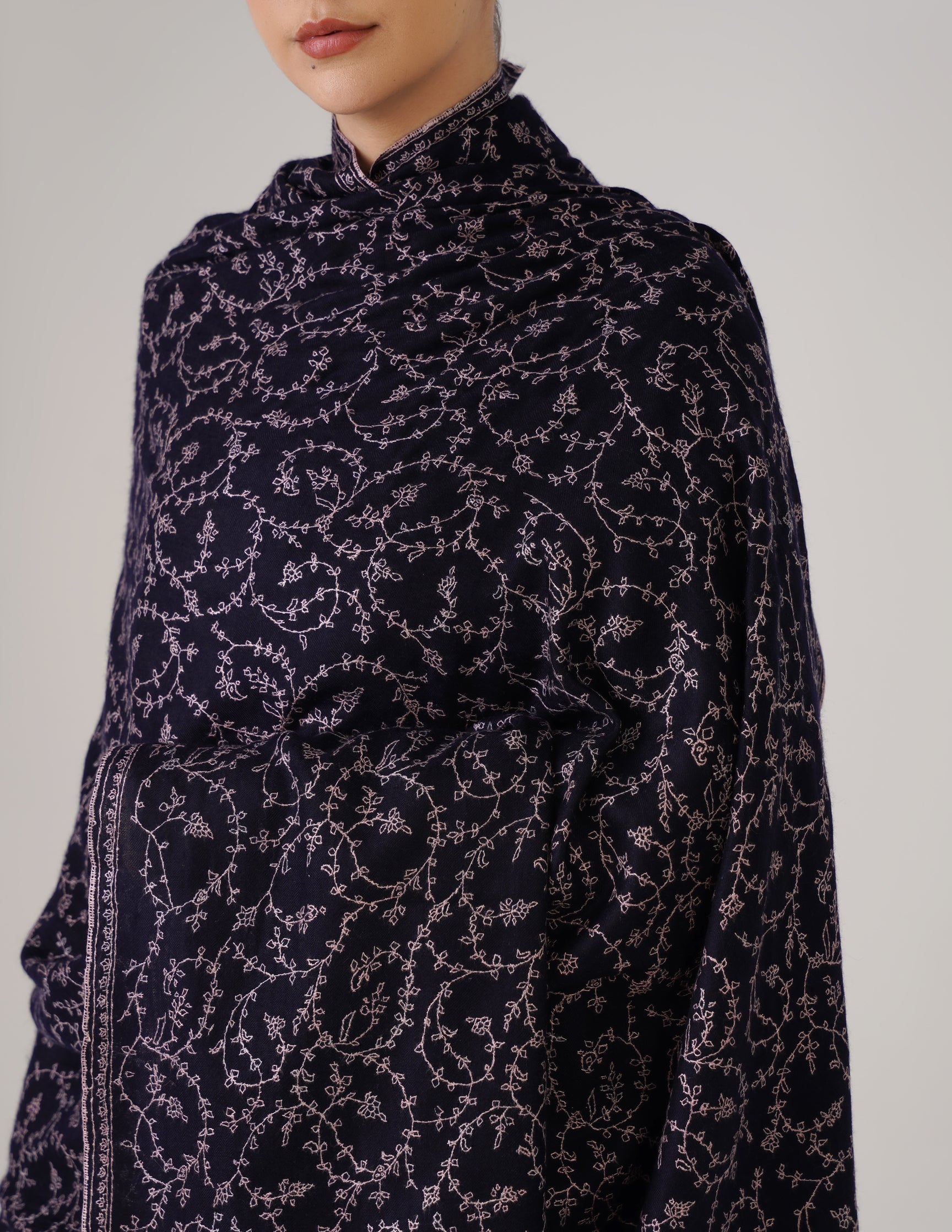 Kashmiri Handwoven Pashmina Sozni Shawl Jaalidar – Navy Blue | Light Purple Heritage - Kashmir Box