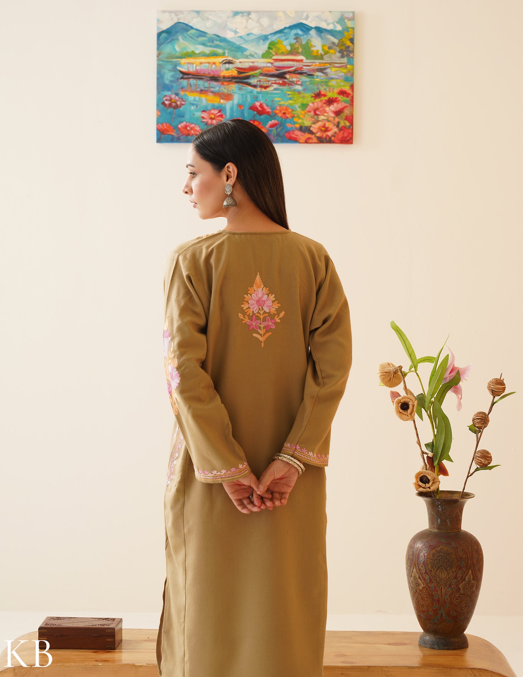 Rang-e-Khizan Lotus Graced Aari Brown Phiran - Kashmir Box