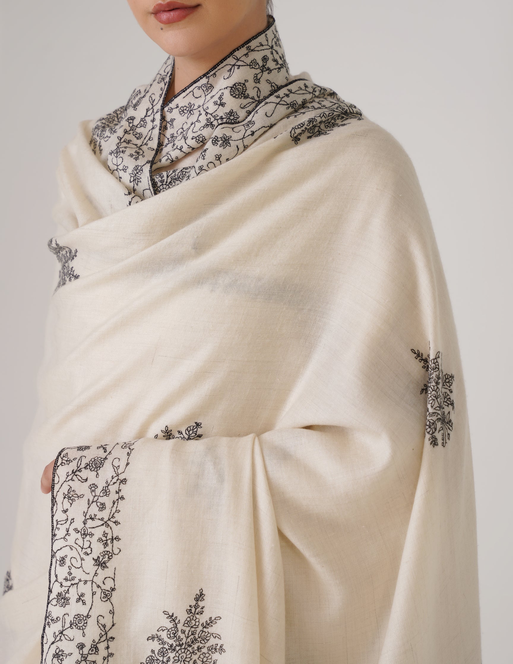 Kashmiri Handwoven Pashmina Sozni Shawl Bootidar – Off White | Black Heritage - Kashmir Box
