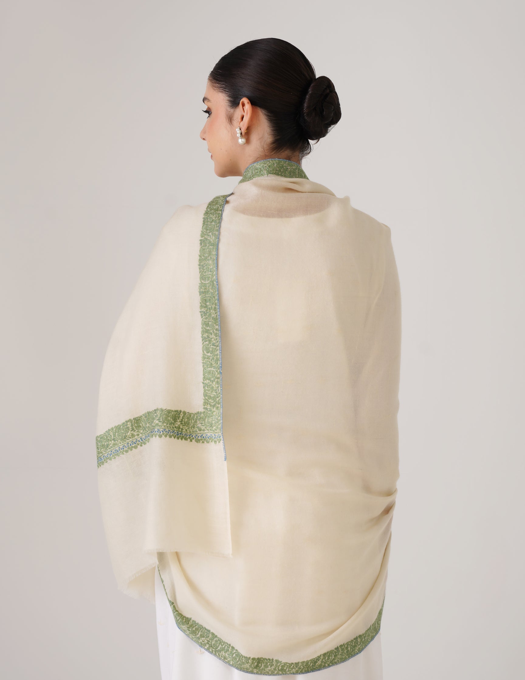 Kashmiri Handwoven Pashmina Sozni Shawl Doredaar – Off White | Blue & Green Heritage - Kashmir Box