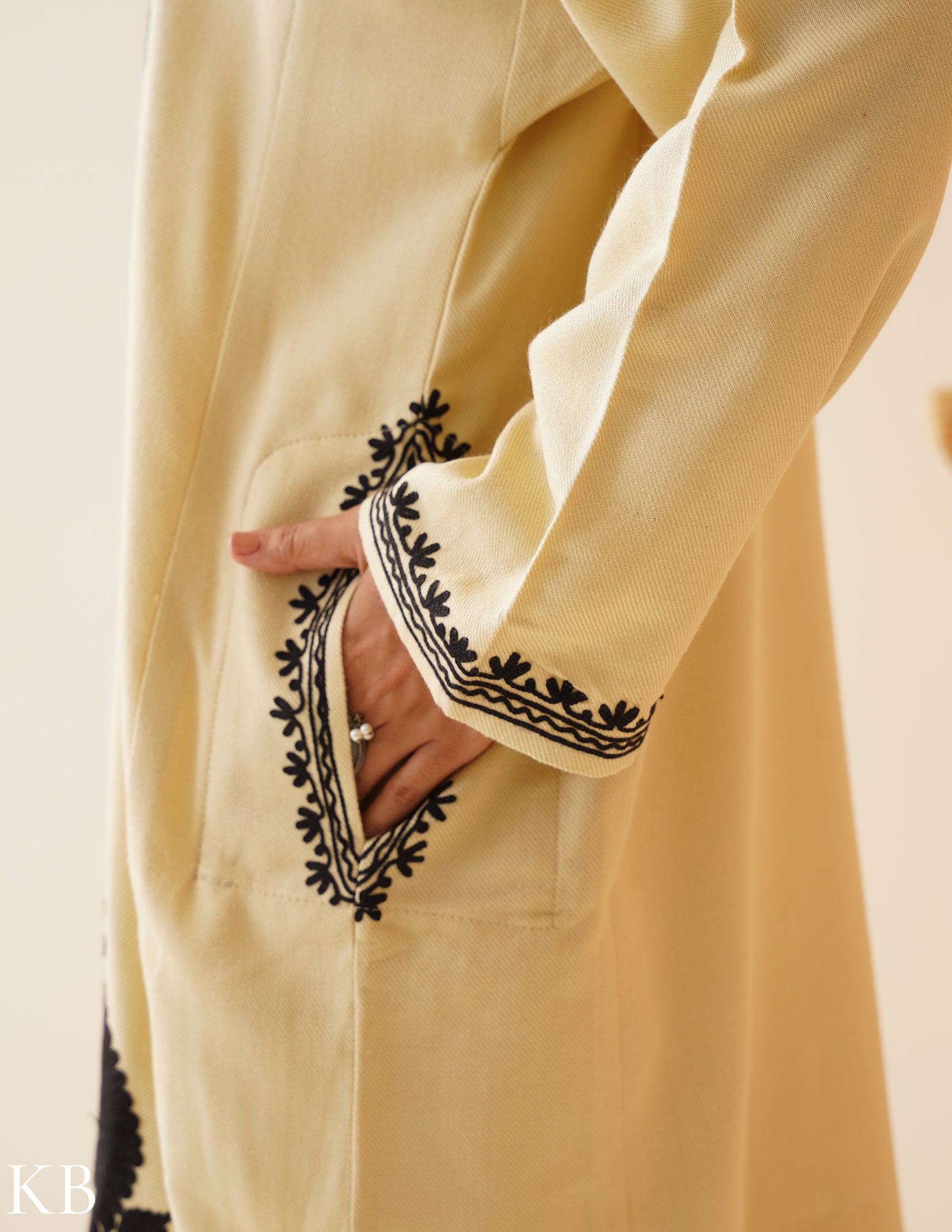 Rang-e-Khizan Ivory Grace Aari Phiran - Kashmir Box