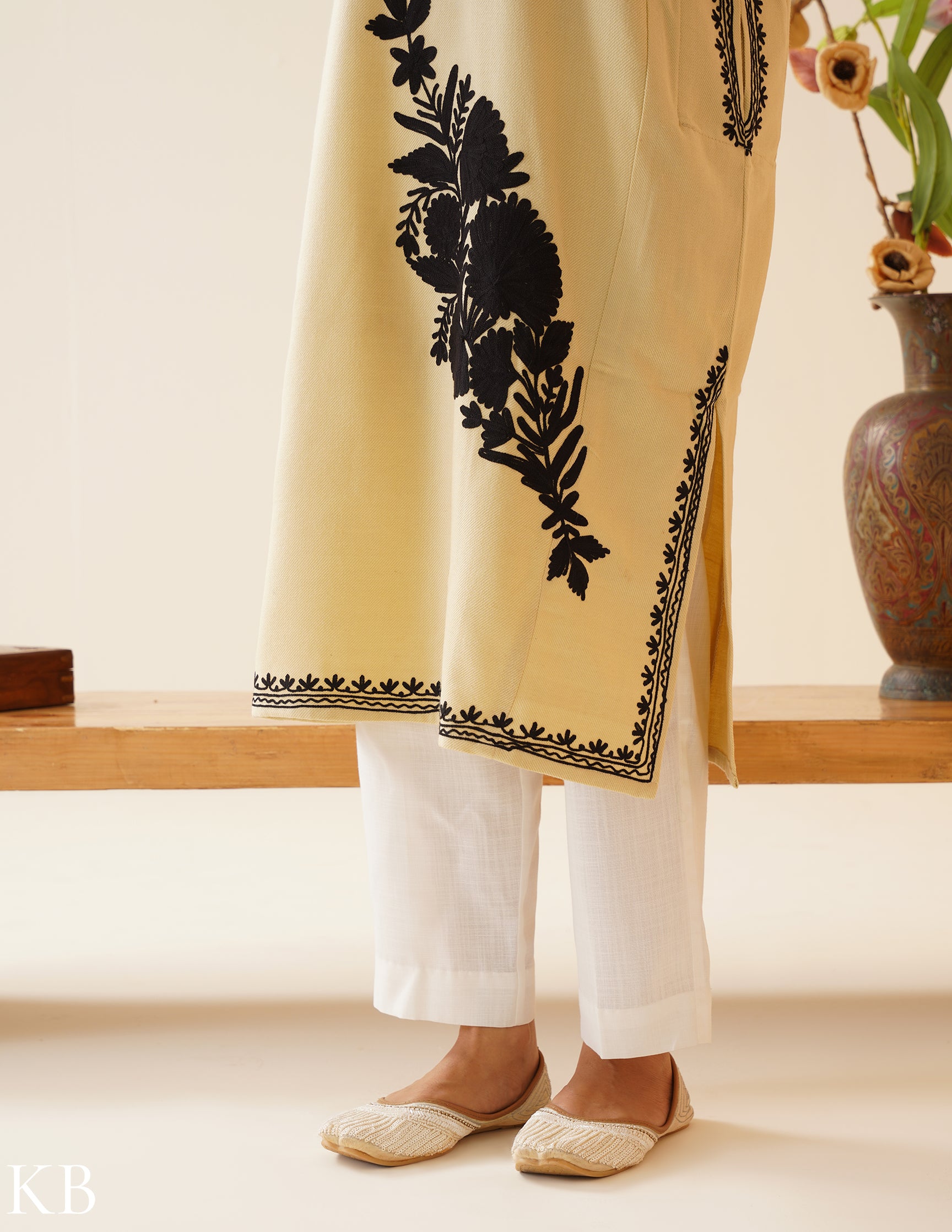 Rang-e-Khizan Ivory Grace Aari Phiran - Kashmir Box