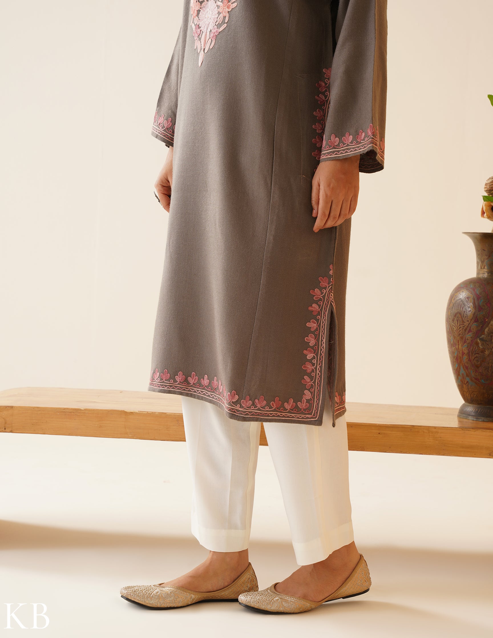 Rang-e-Khizan Old Saffron Lavender Aari Phiran - Kashmir Box