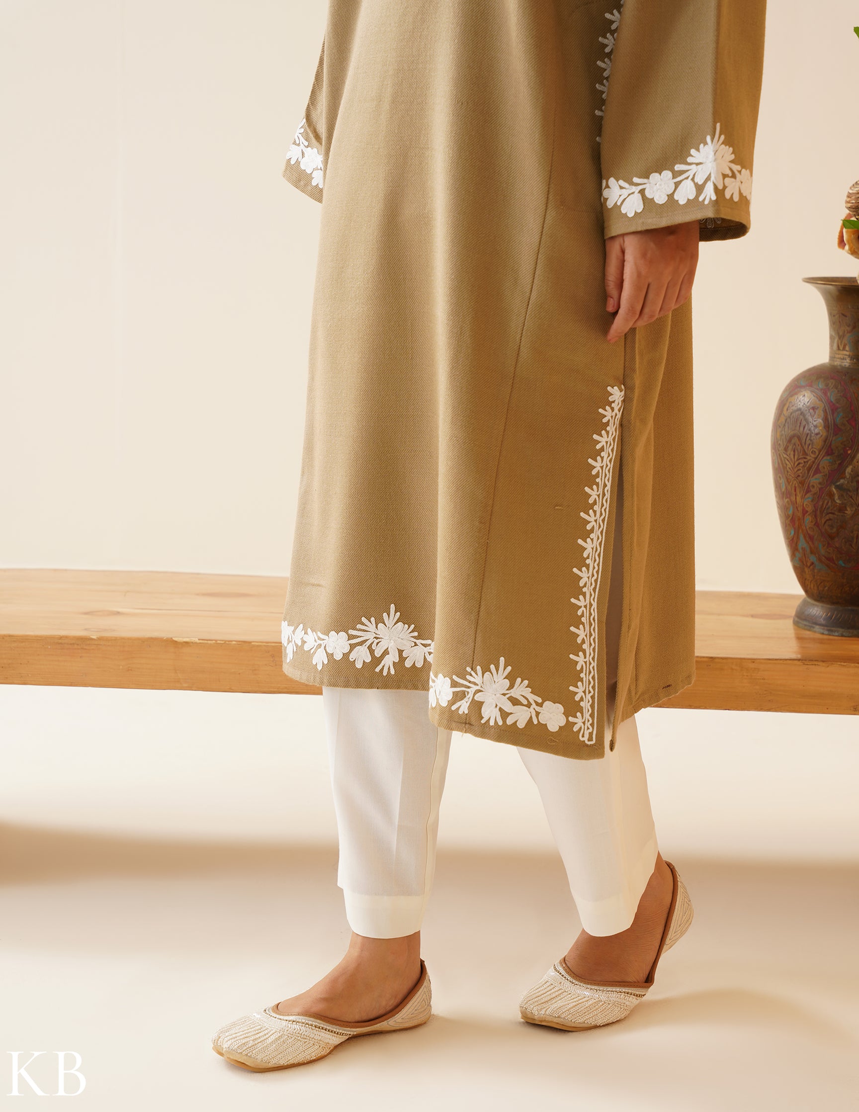 Rang-e-Khizan Classic Beaver Brown Aari Phiran - Kashmir Box
