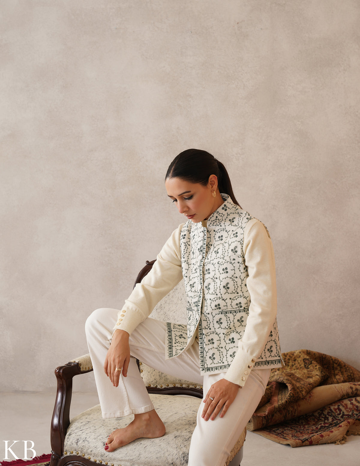 Nayaab Off-White Kashmiri Sozni Fine Wool Waistcoat - Kashmir Box