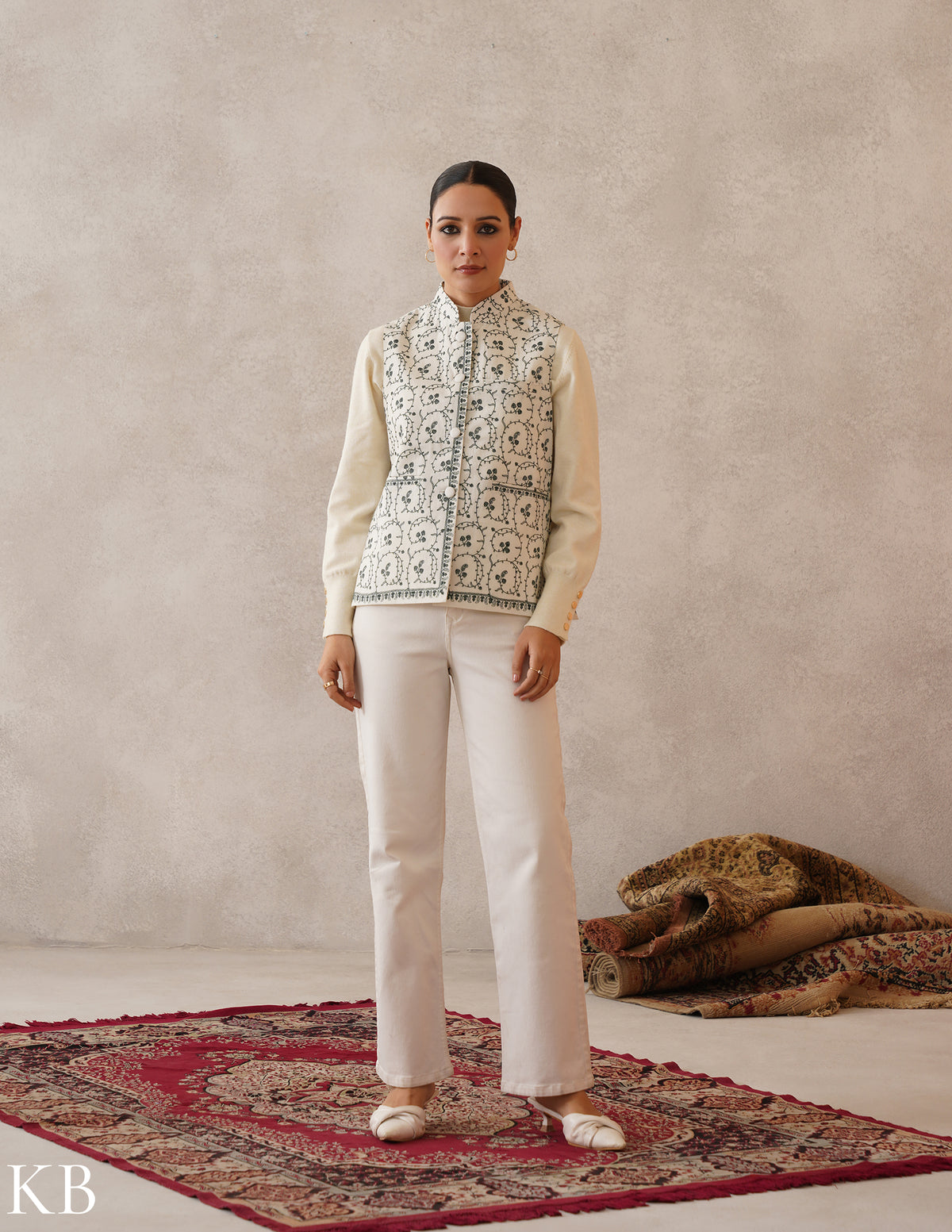 Nayaab Off-White Kashmiri Sozni Fine Wool Waistcoat - Kashmir Box