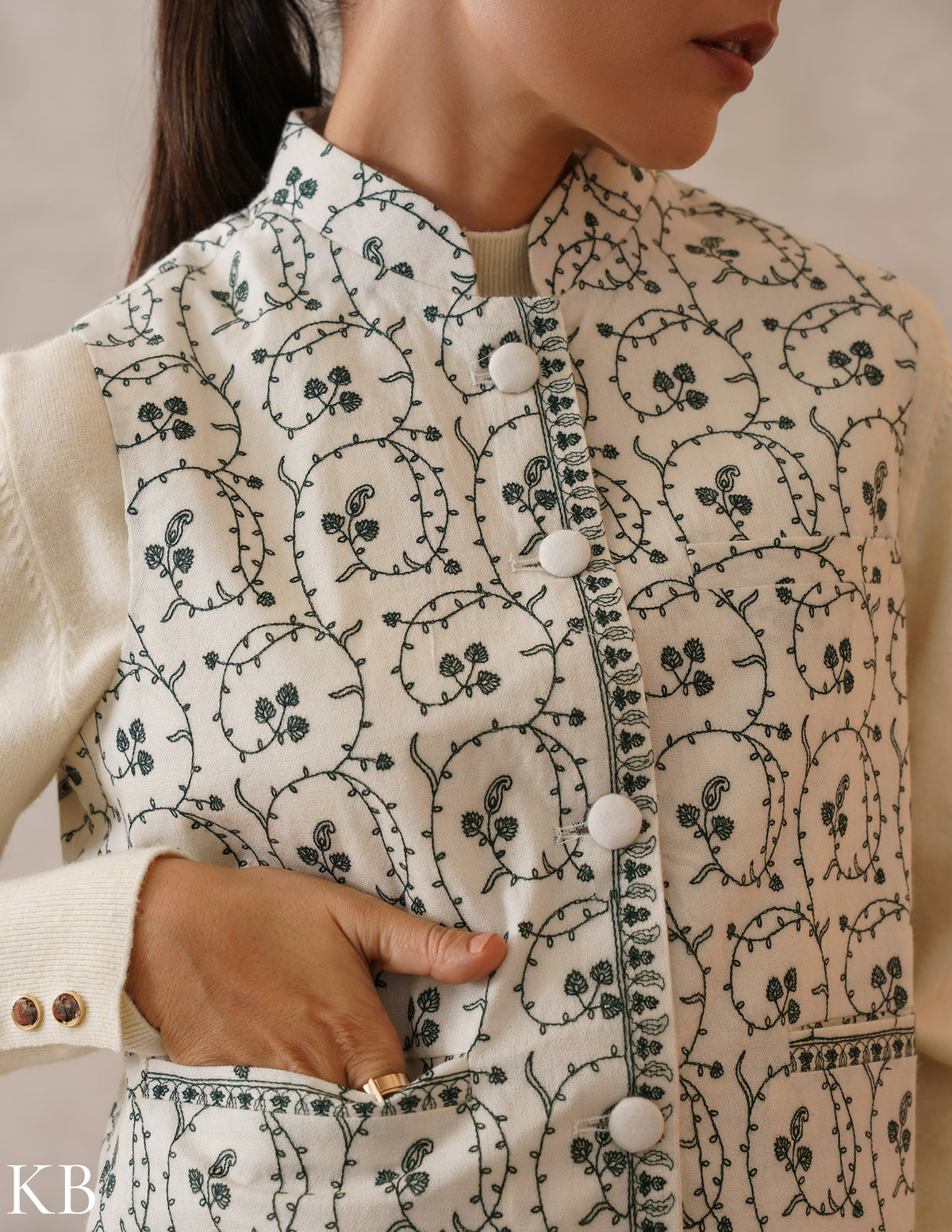 Nayaab Off-White Kashmiri Sozni Fine Wool Waistcoat - Kashmir Box