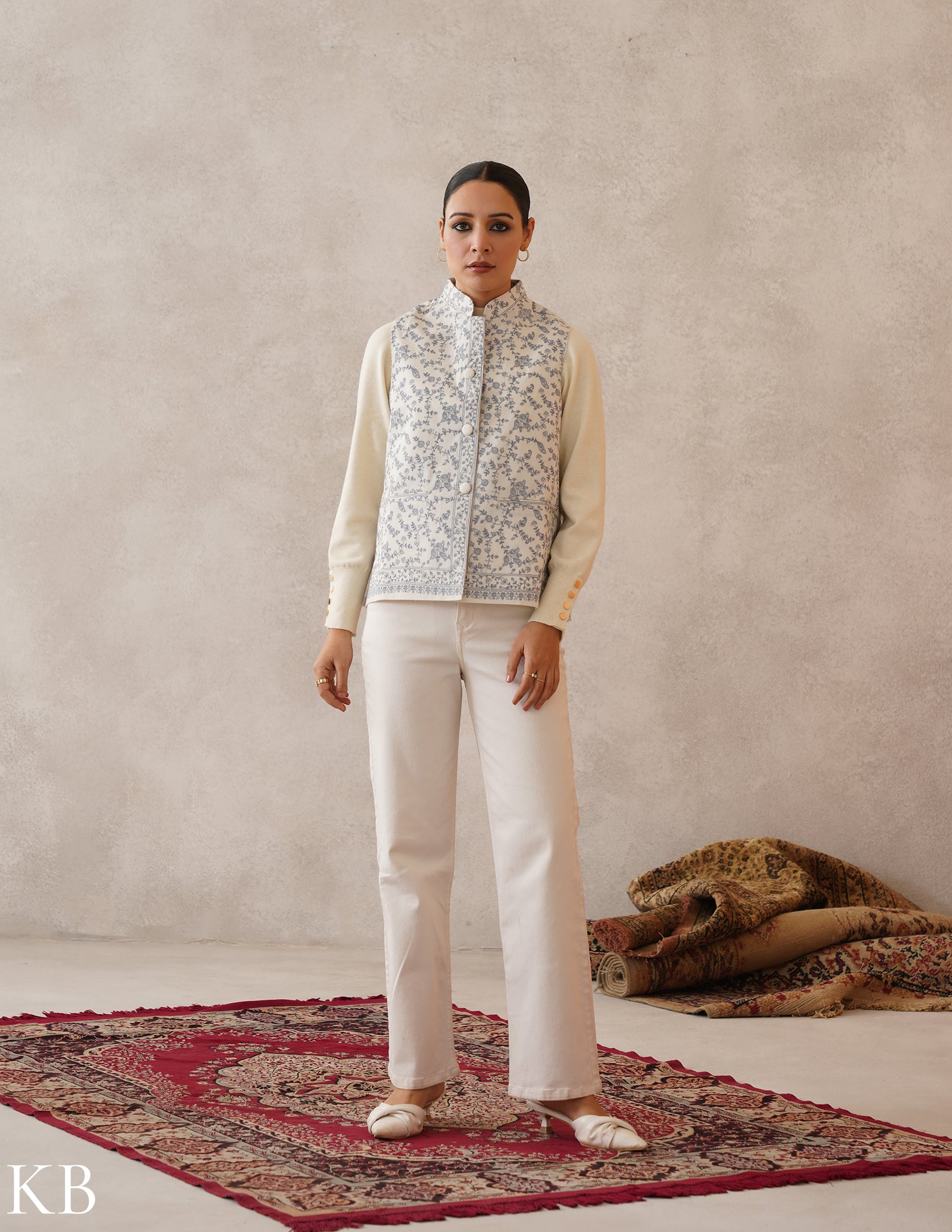 Nayaab Off-White Kashmiri Sozni Fine Wool Waistcoat - Kashmir Box