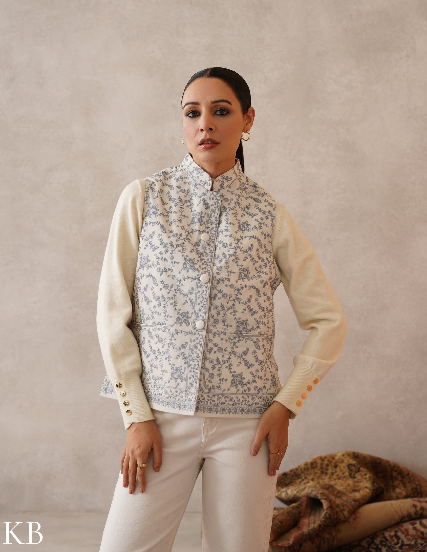 Nayaab Off-White Kashmiri Sozni Fine Wool Waistcoat - Kashmir Box