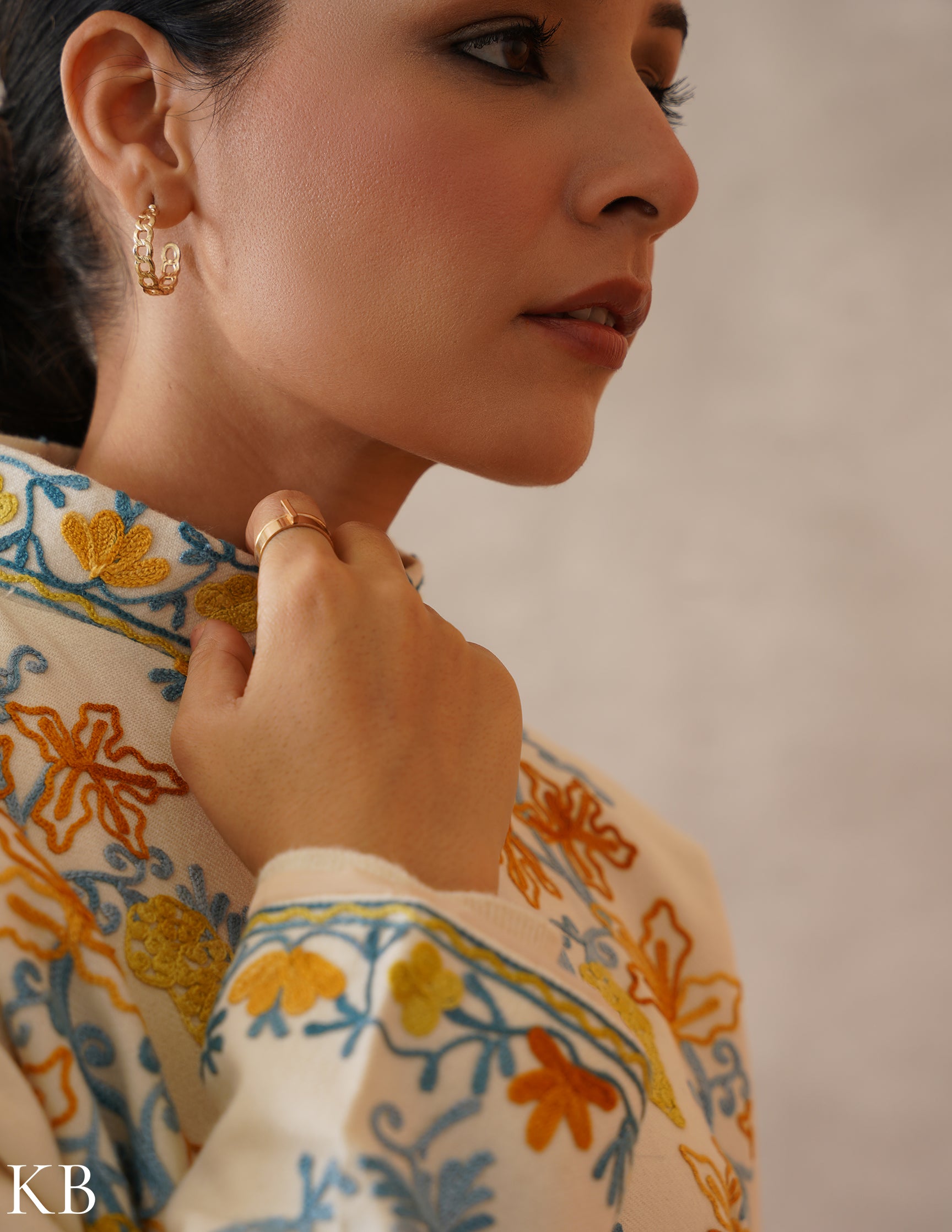 Nayaab Classic Cream Kashmiri Aari Cashmilon Jacket - Kashmir Box