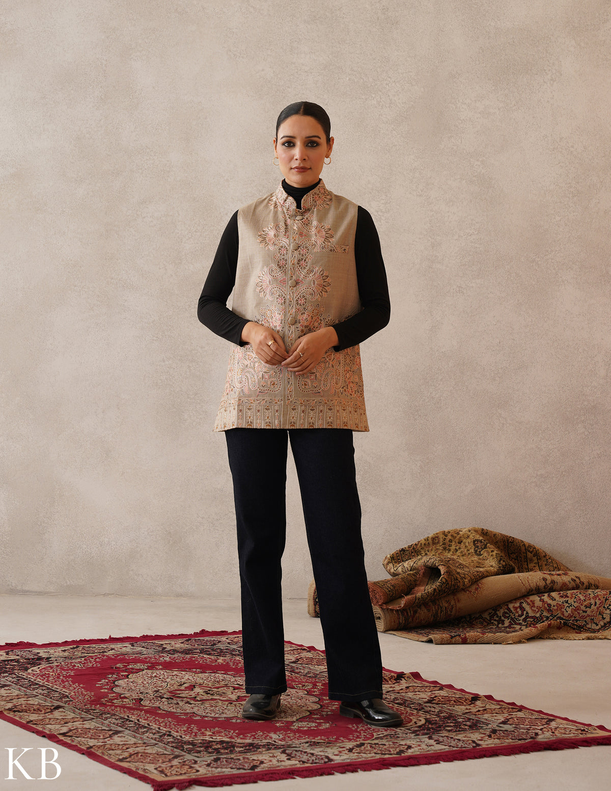 Nayaab Oyster Grey Kashmiri Aari Fine Wool Waistcoat - Kashmir Box