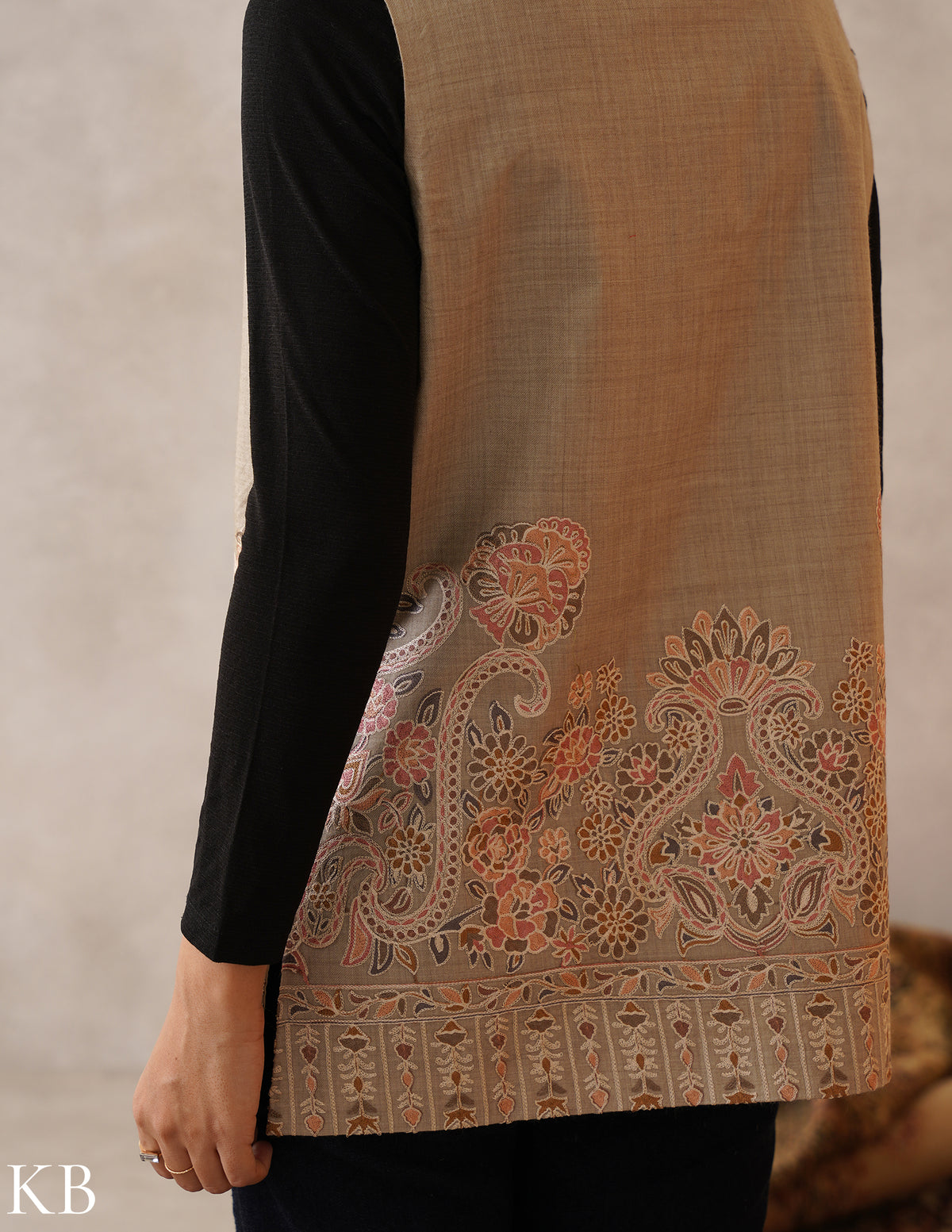 Nayaab Oyster Grey Kashmiri Aari Fine Wool Waistcoat - Kashmir Box
