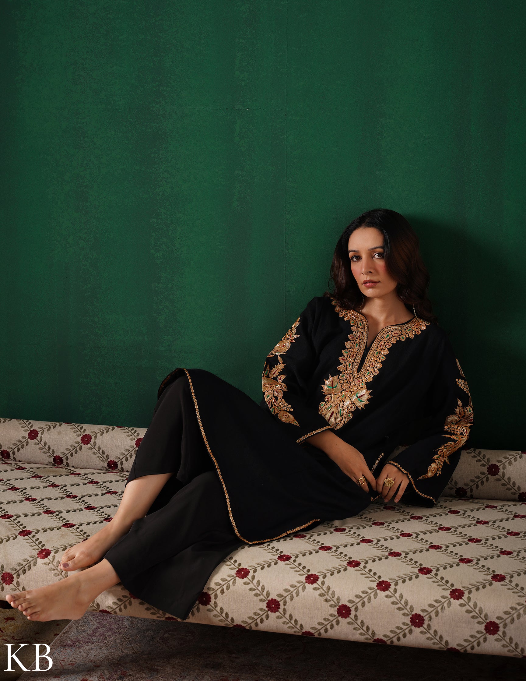 Kashmiri Golden Boti Tilla Embroidered Woollen Phiran – Black | Handcrafted Heritage - Kashmir Box