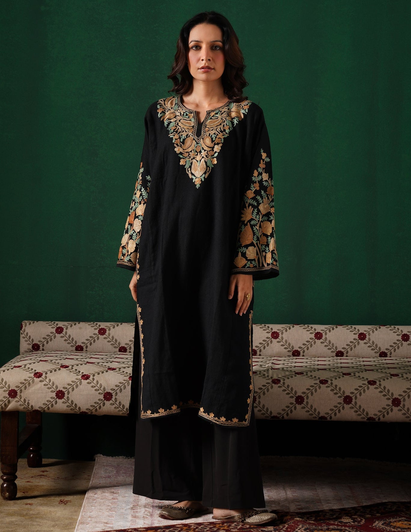 Rang-e-Khizan Pure Luxurious Wool Black Aari Phiran - Kashmir Box