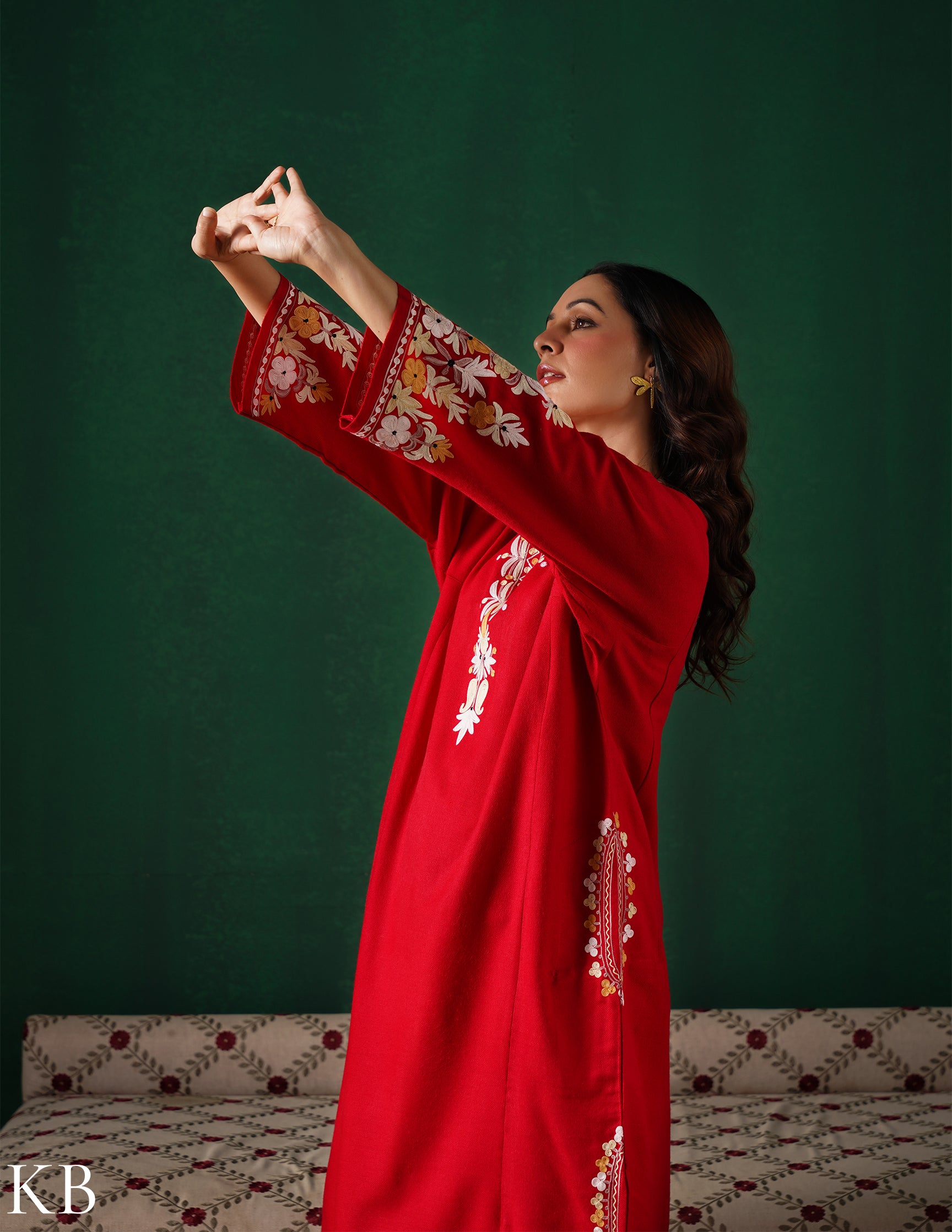 Kashmiri Light Yellow & White Aari Embroidered Woollen Phiran – Red | Timeless Winter Wear - Kashmir Box