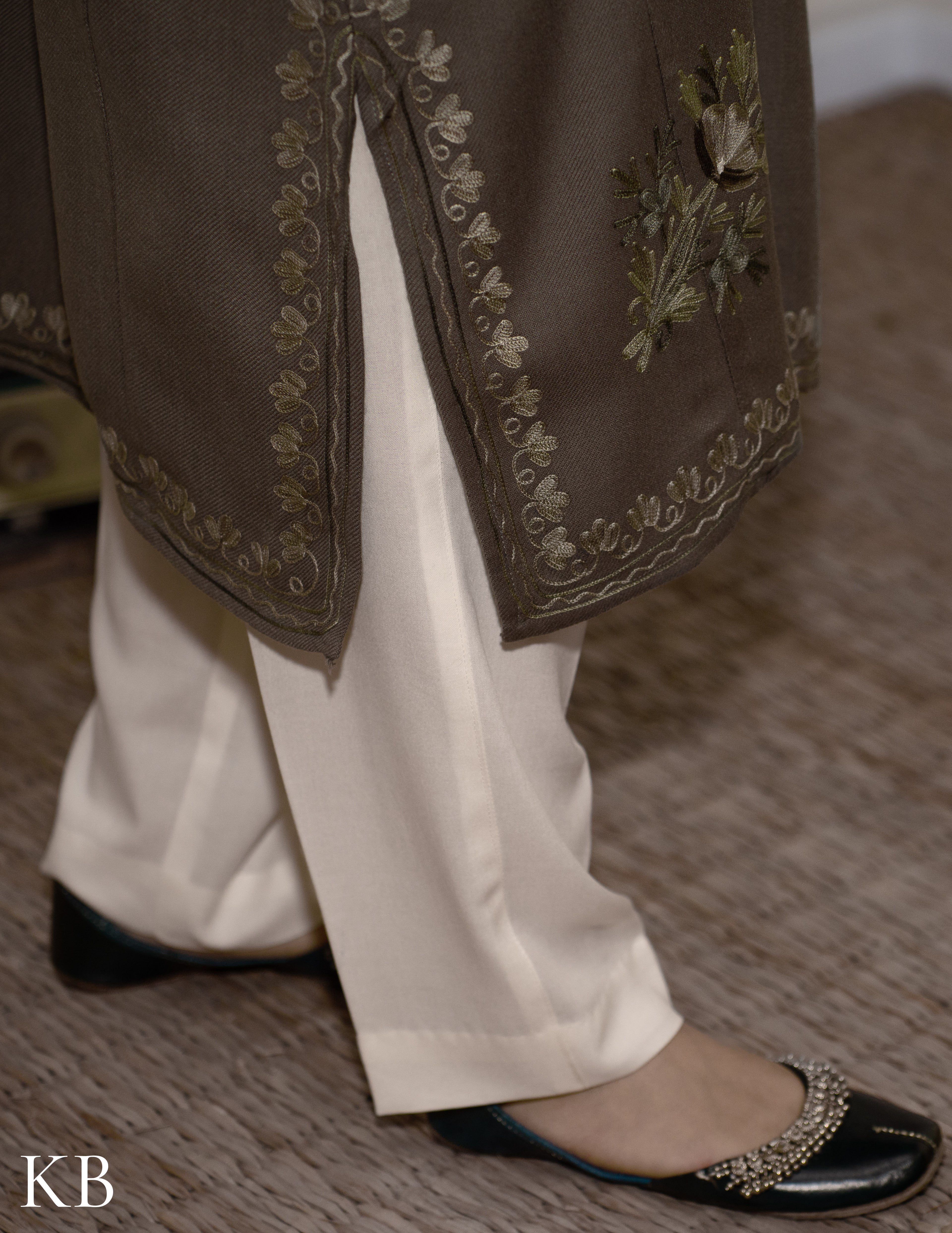 Rang-e-Khizan Pastel Brown Floral Aari Phiran - Kashmir Box