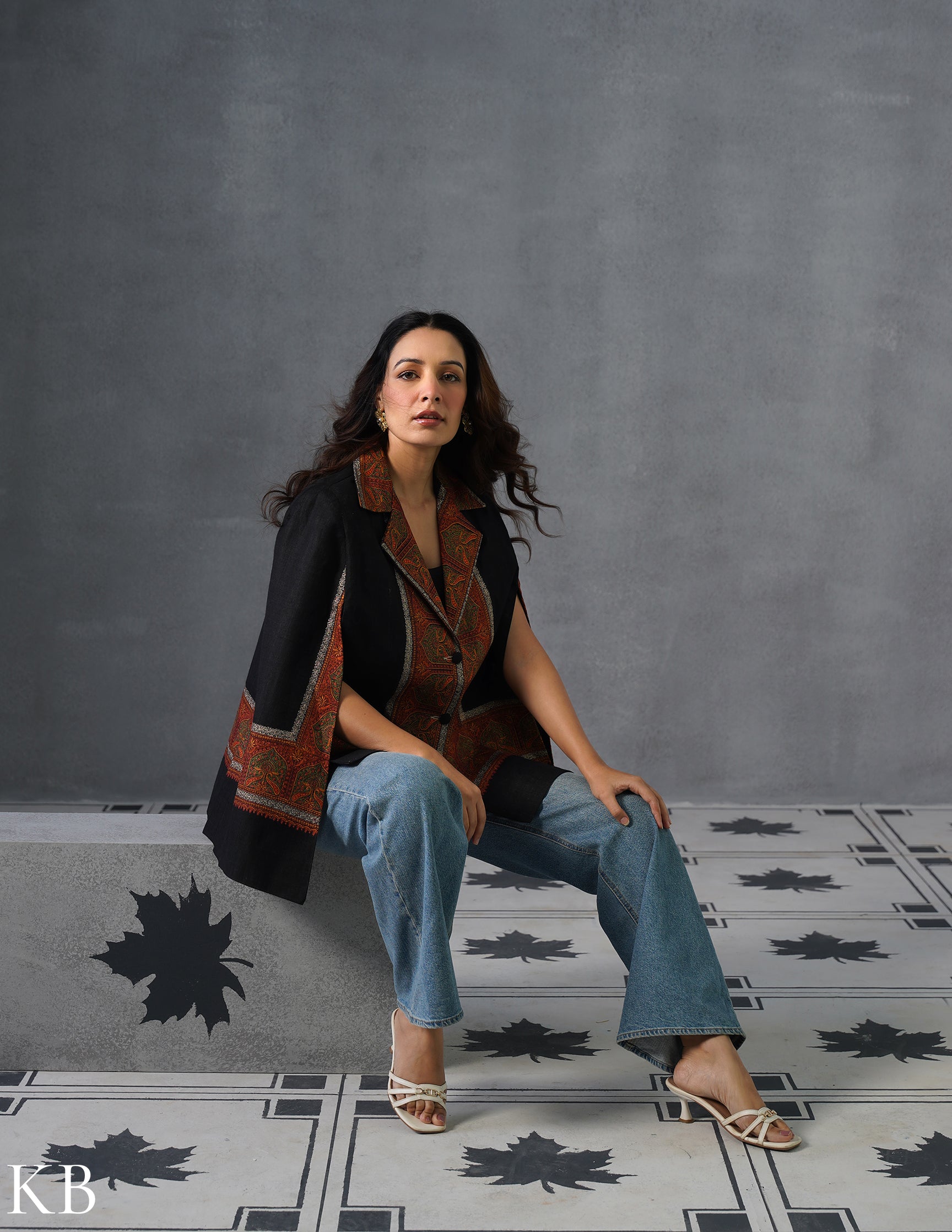 Nayaab Kashmiri Sozni Embroidered Woollen Jacket – Black - Kashmir Box