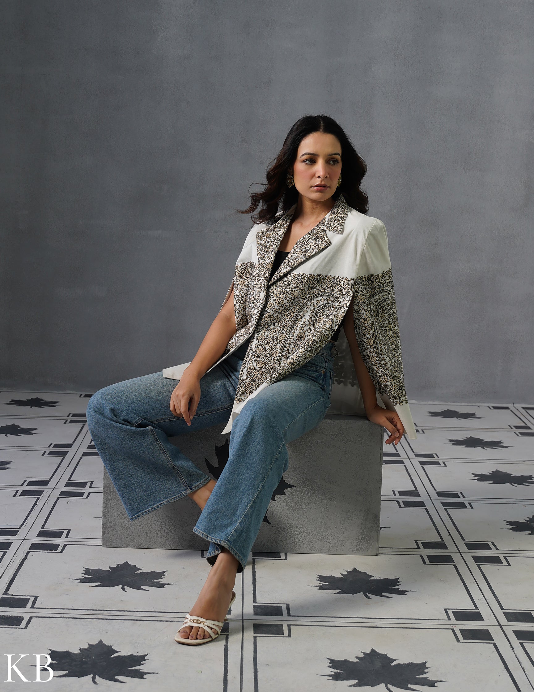 Nayaab Kashmiri Sozni Embroidered Woollen Jacket – White - Kashmir Box