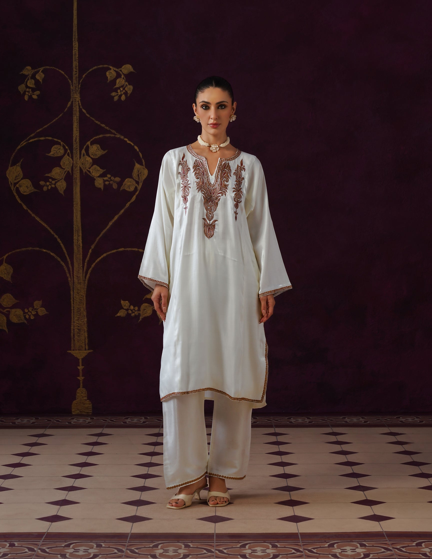 Kashmiri Tilla & Thread Embroidered Silk Phiran Set – Off-White