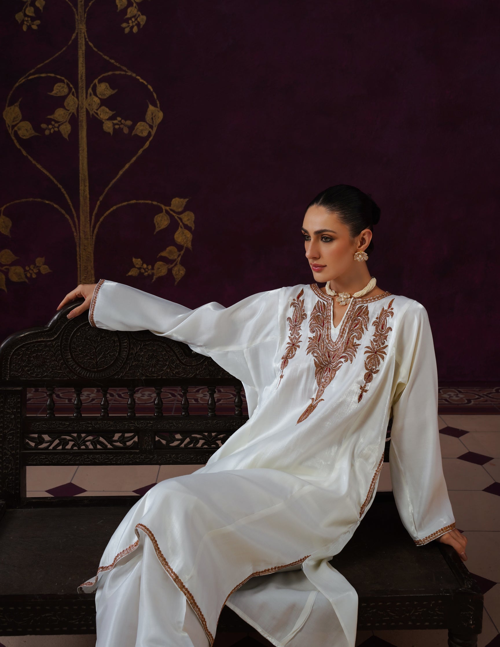 Kashmiri Tilla & Thread Embroidered Silk Phiran Set – Off-White