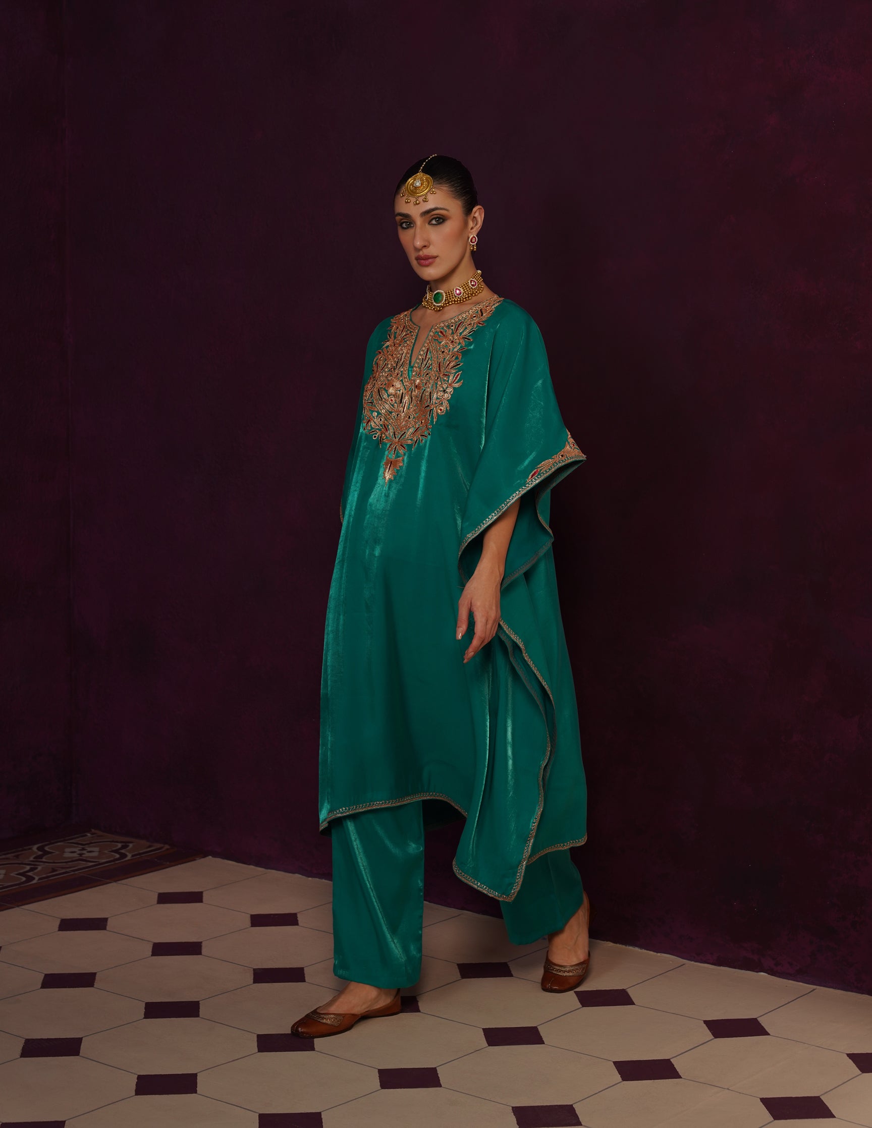 Kashmiri Tilla & Thread Embroidered Silk Kaftan Set – Emerald Green