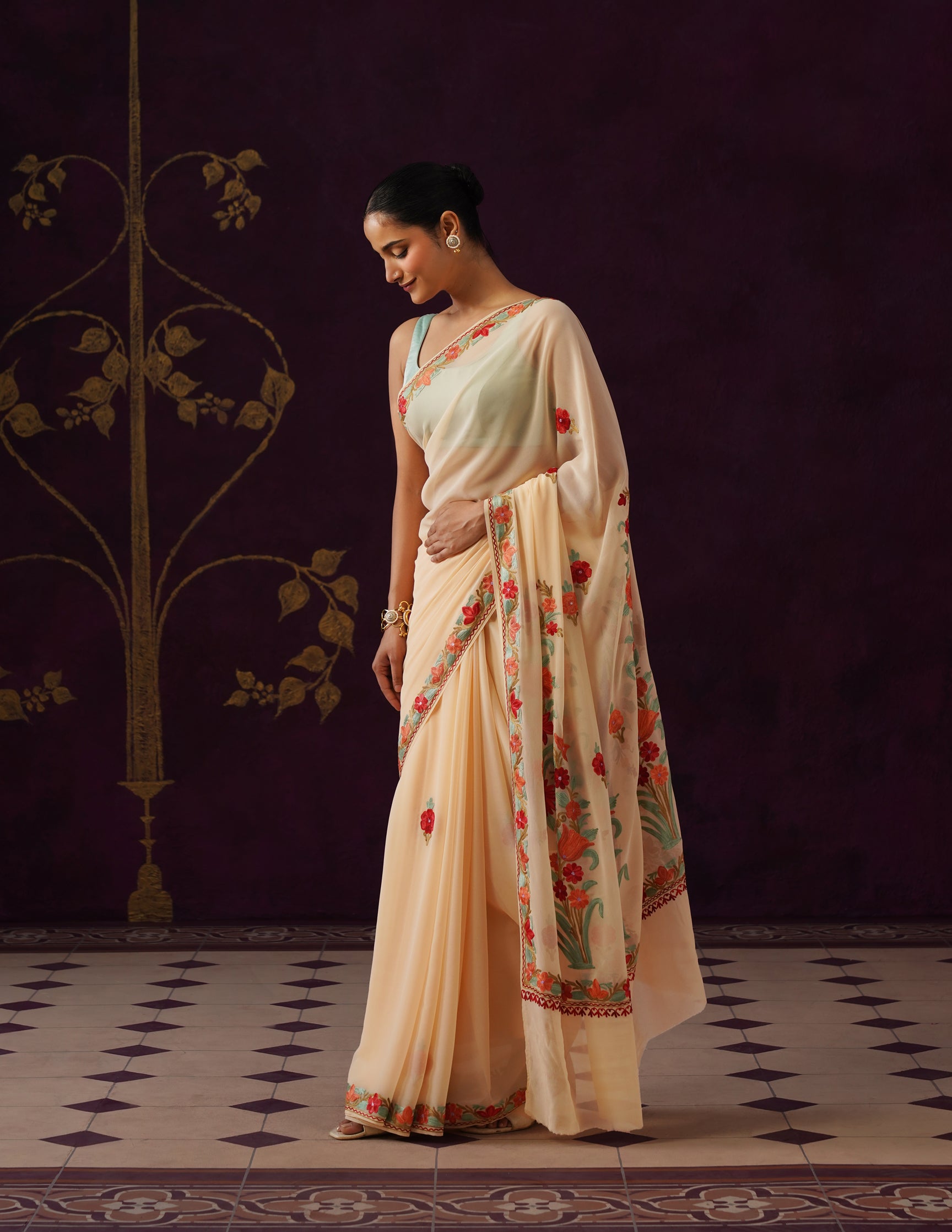 Kashmiri Aari Embroidered Georgette Saree – Cream