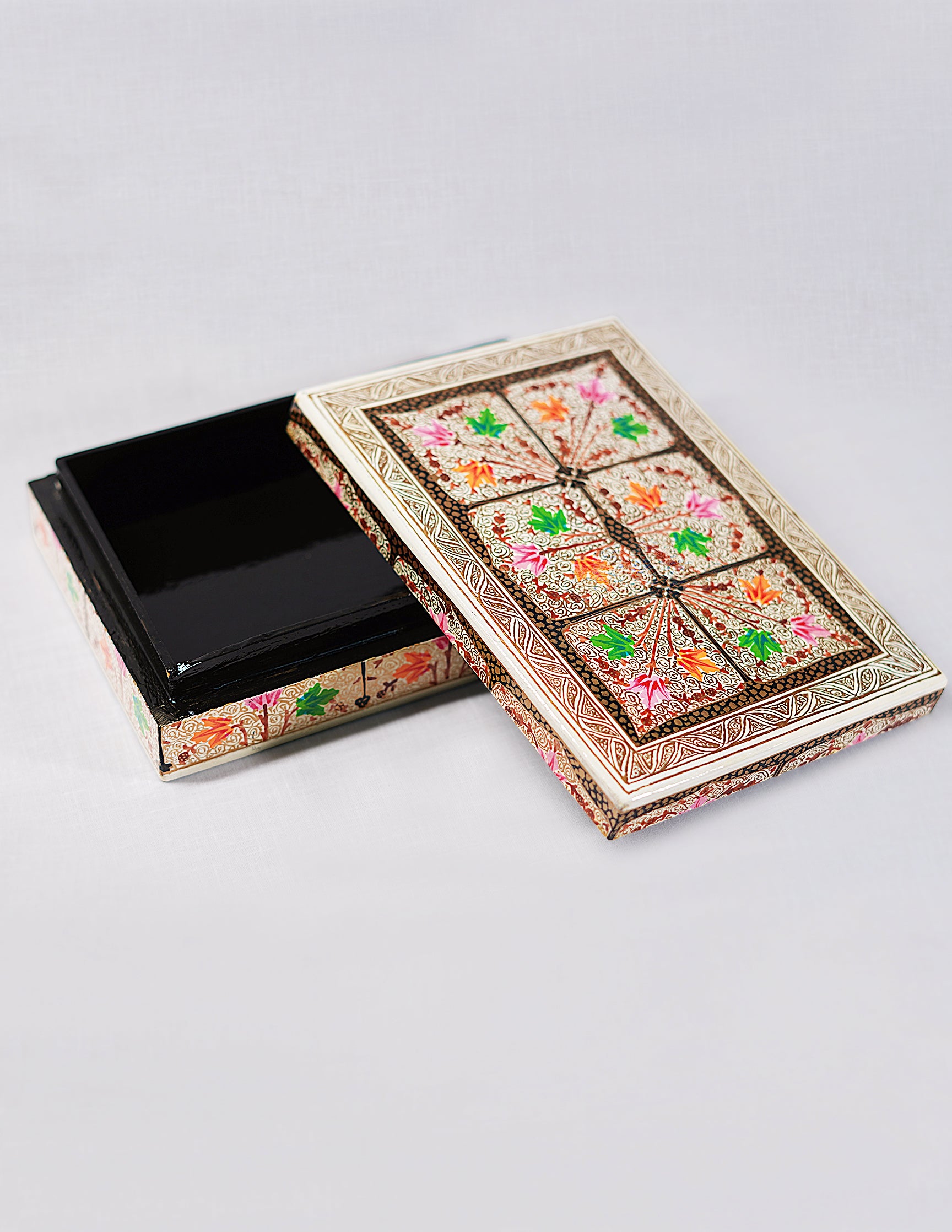 Handmade Kashmir Papier-Mâché Flat Box — Hand-Painted Design | 12.5 cm (L) × 17.5 cm (B) × 4 cm (H)