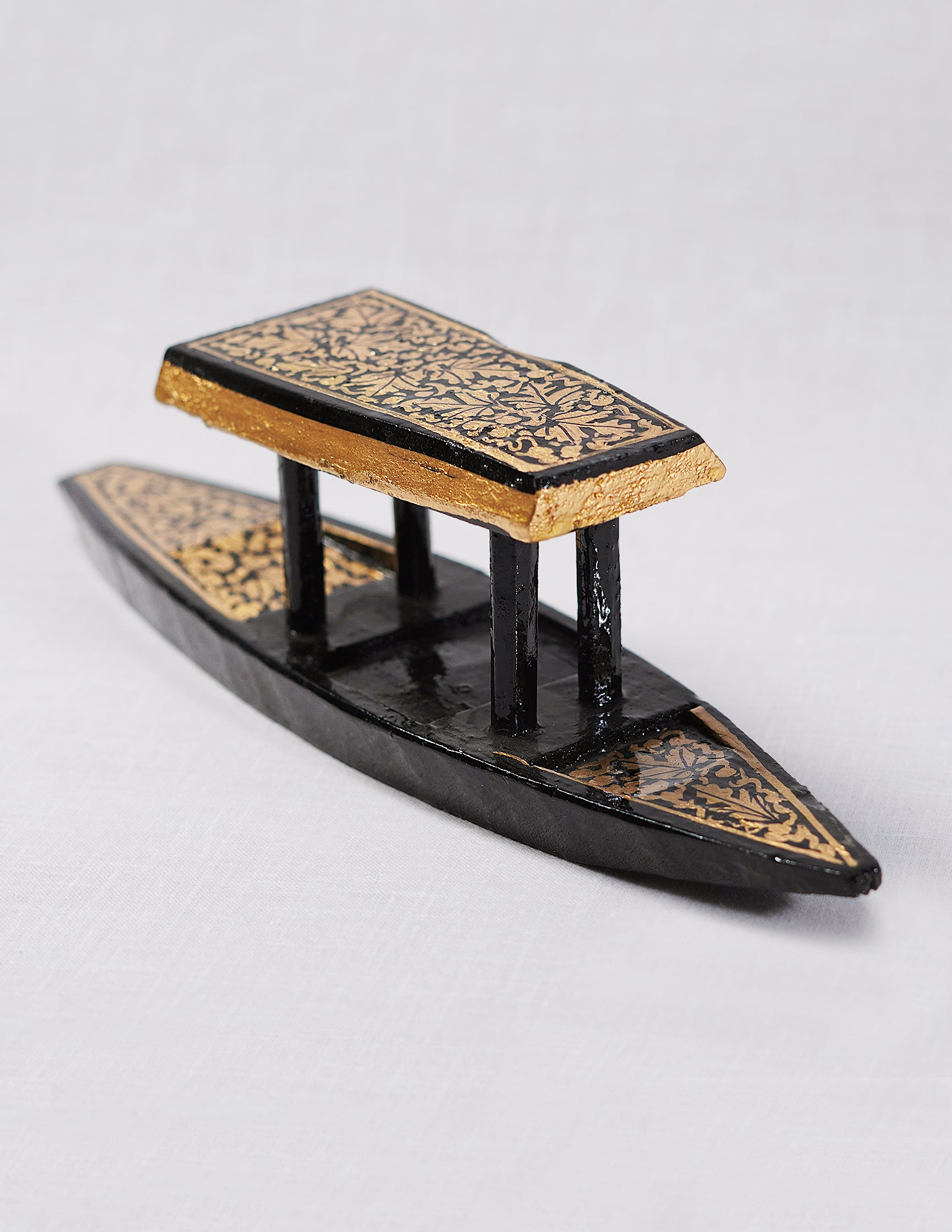 Handmade Kashmir Papier-Mâché Decorative Shikara — Hand-Painted Design | 4 cm (L) × 21 cm (B) × 5.5 cm (H)