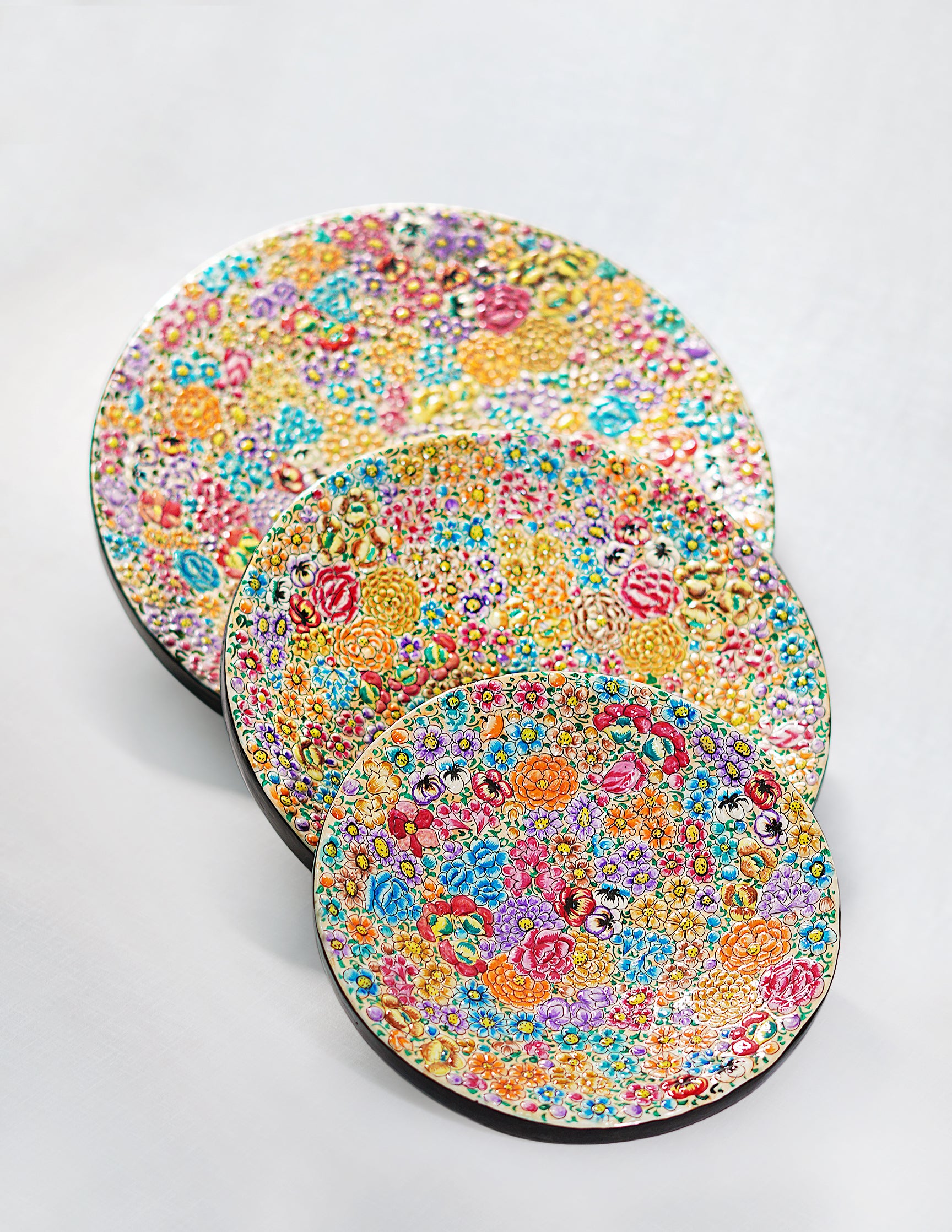 Handmade Kashmir Papier-Mâché Wall Plate — Hand-Painted Design | Ø 31 cm, Ø 25.5 cm & Ø 20.5 cm (set of 3 plates)