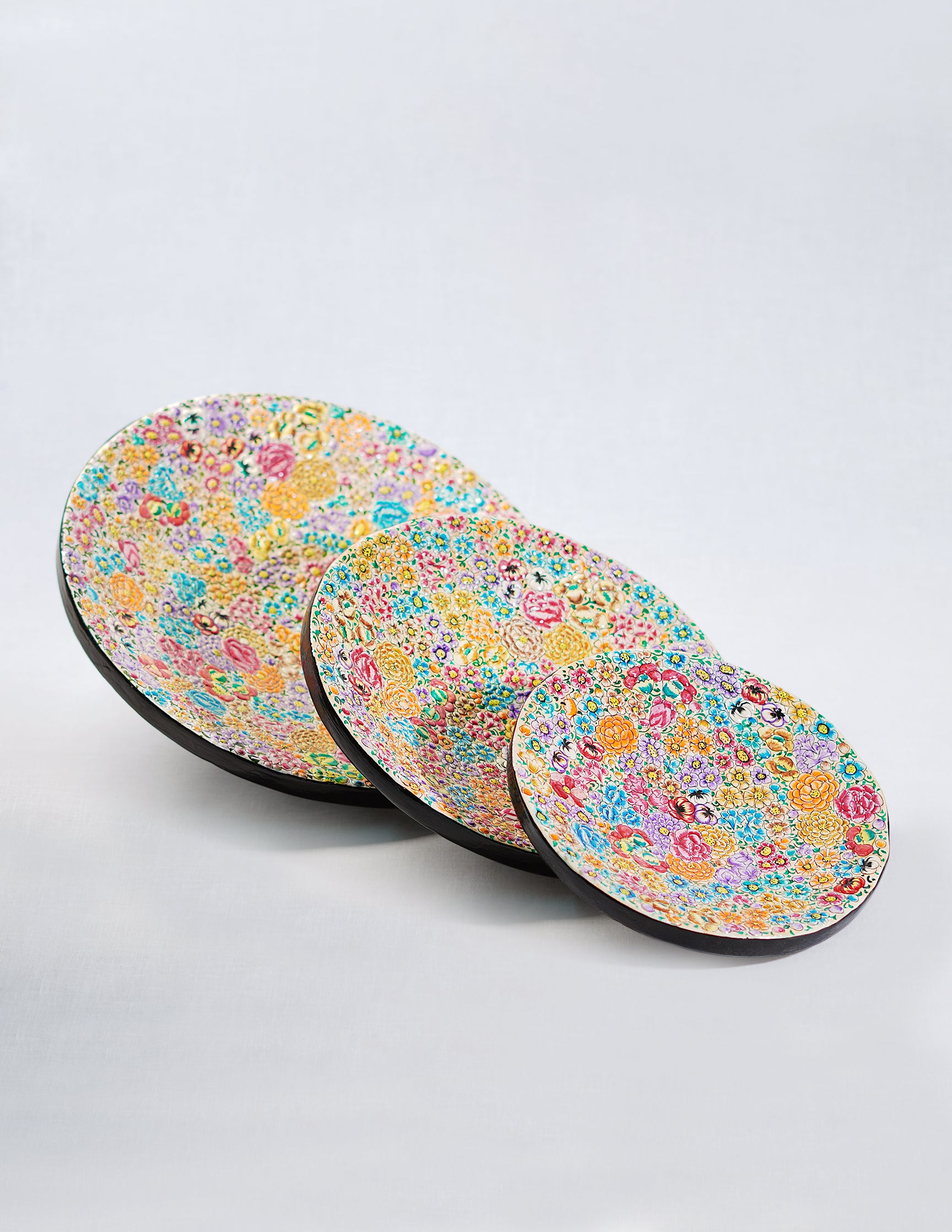 Handmade Kashmir Papier-Mâché Wall Plate — Hand-Painted Design | Ø 31 cm, Ø 25.5 cm & Ø 20.5 cm (set of 3 plates)
