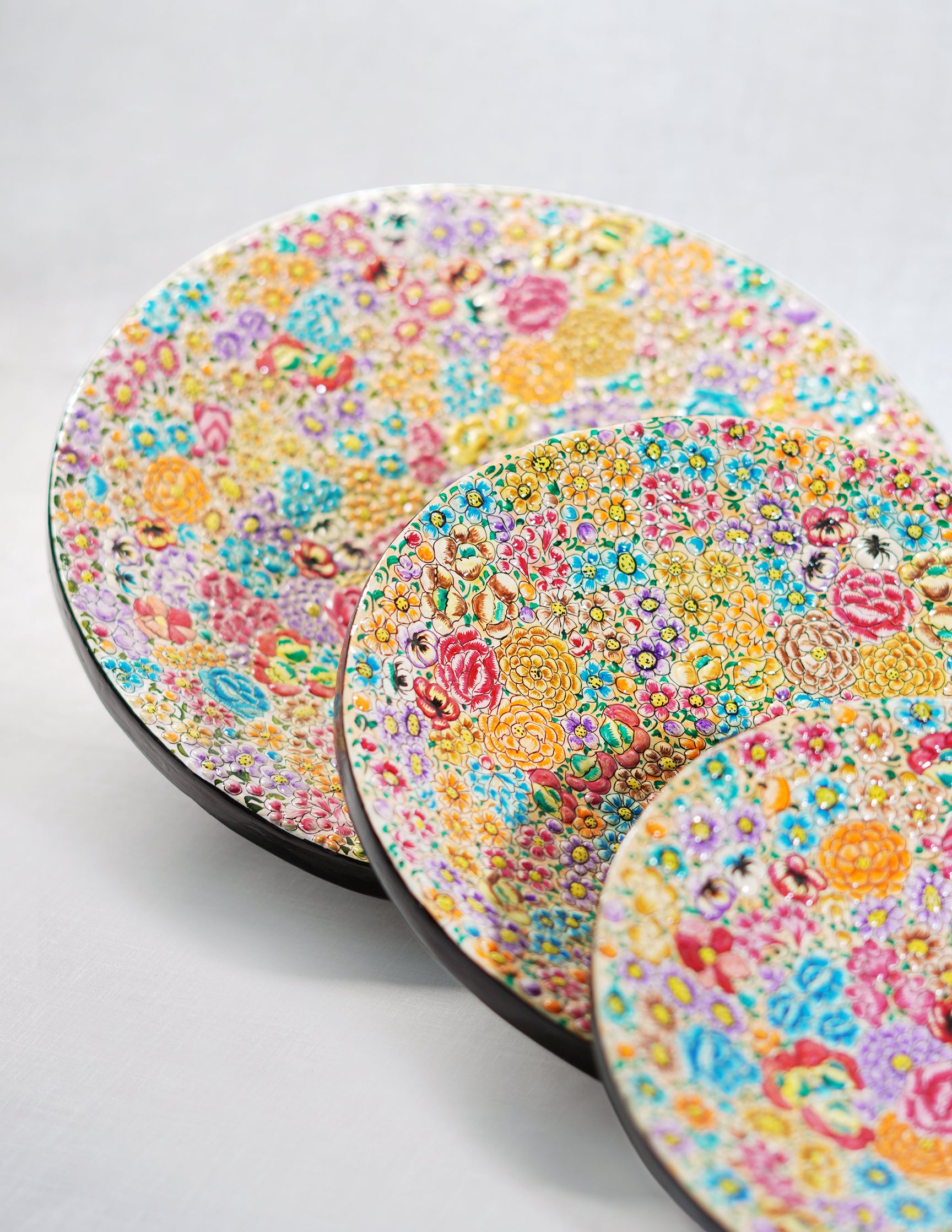 Handmade Kashmir Papier-Mâché Wall Plate — Hand-Painted Design | Ø 31 cm, Ø 25.5 cm & Ø 20.5 cm (set of 3 plates)