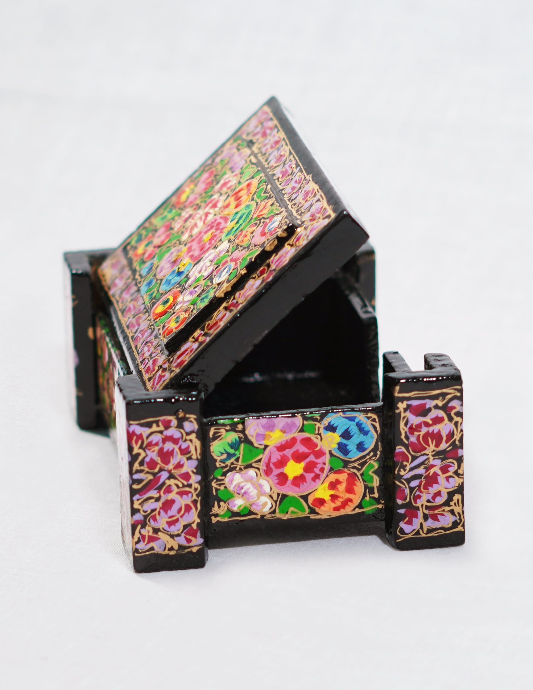 Handmade Kashmir Papier-Mâché Card Box — Hand-Painted Design | 8 cm (L) × 11.5 cm (B) × 4.25 cm (H)