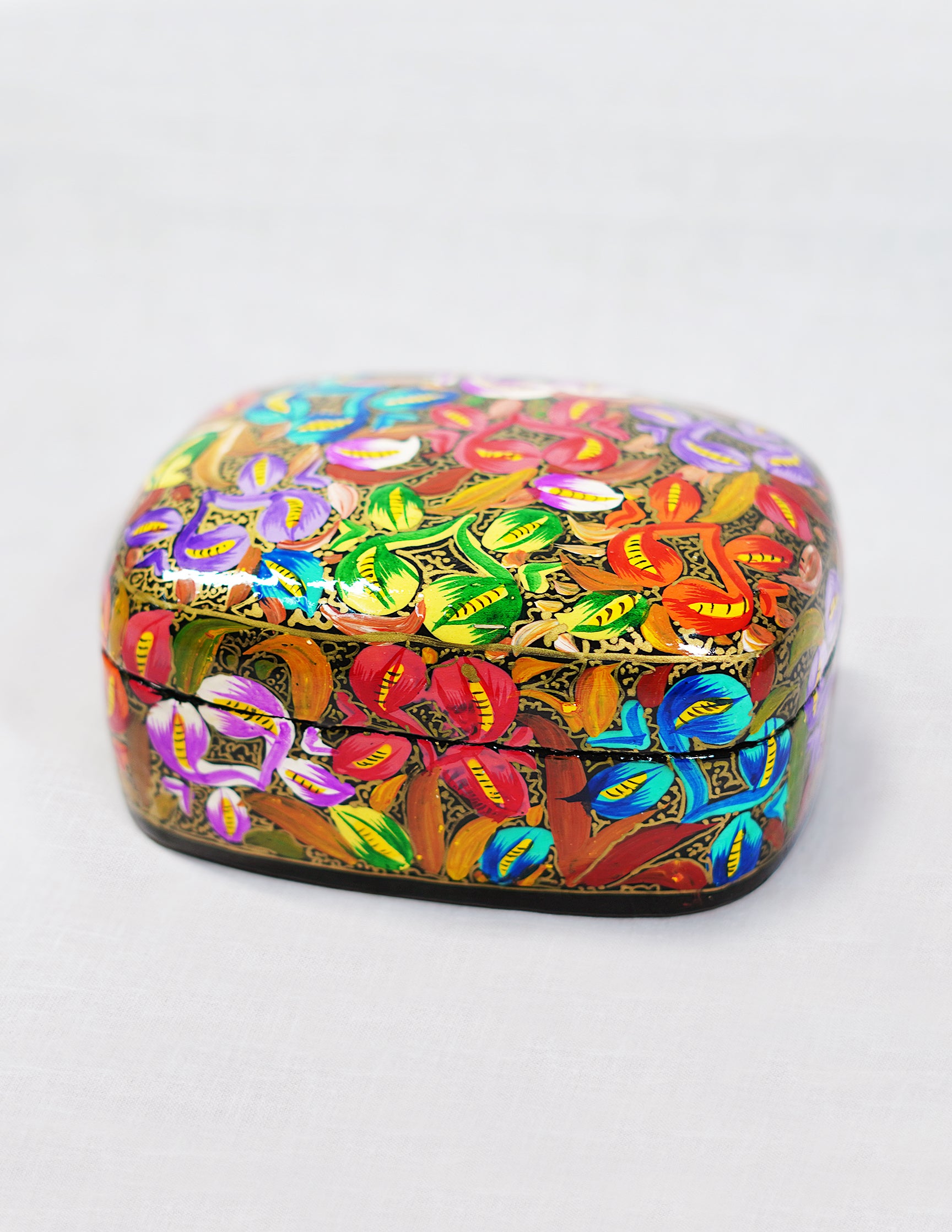 Handmade Kashmir Papier-Mâché Trinket Box — Hand-Painted Design | 9.25 cm (L) × 12 cm (B) × 5.5 cm (H)