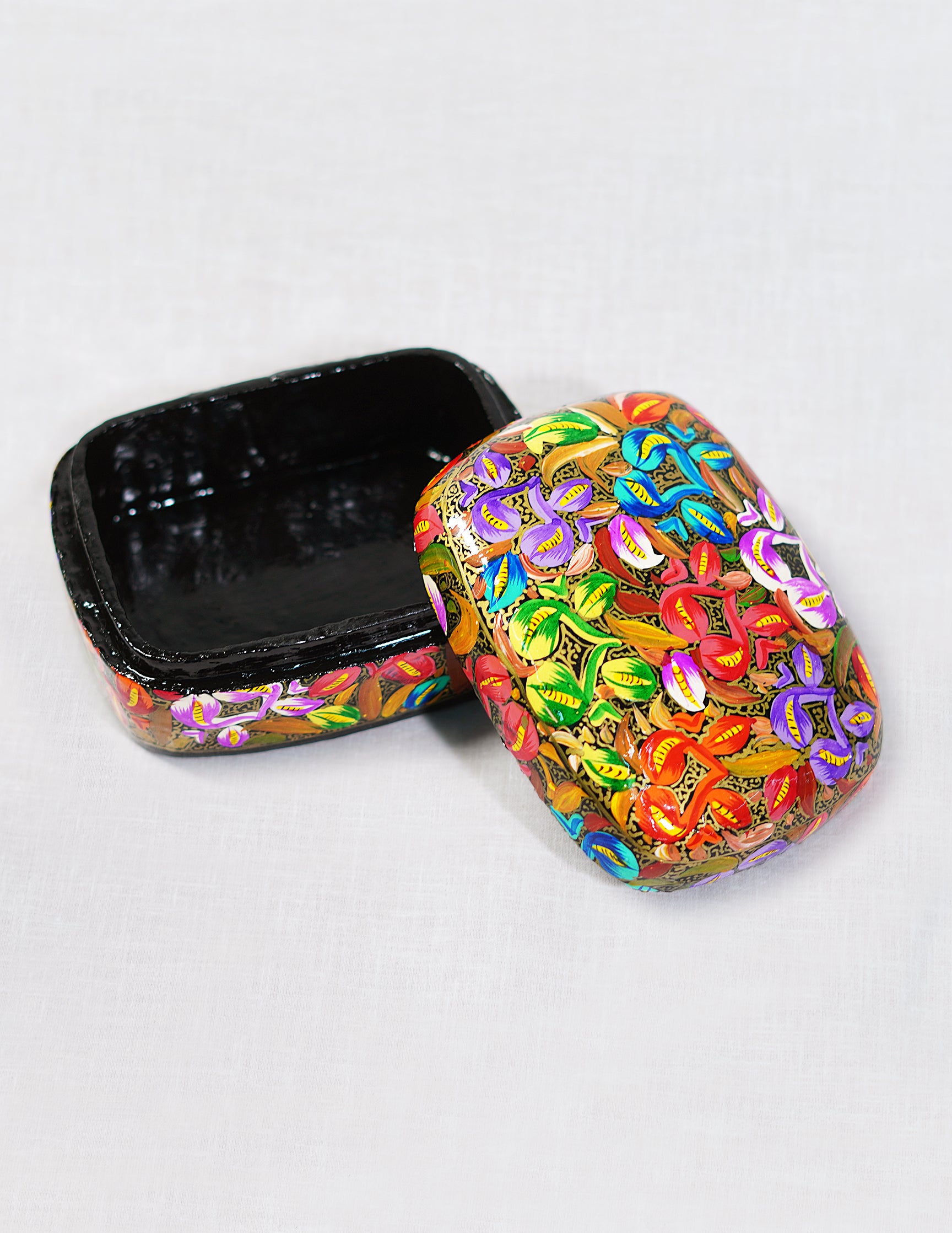 Handmade Kashmir Papier-Mâché Trinket Box — Hand-Painted Design | 9.25 cm (L) × 12 cm (B) × 5.5 cm (H)