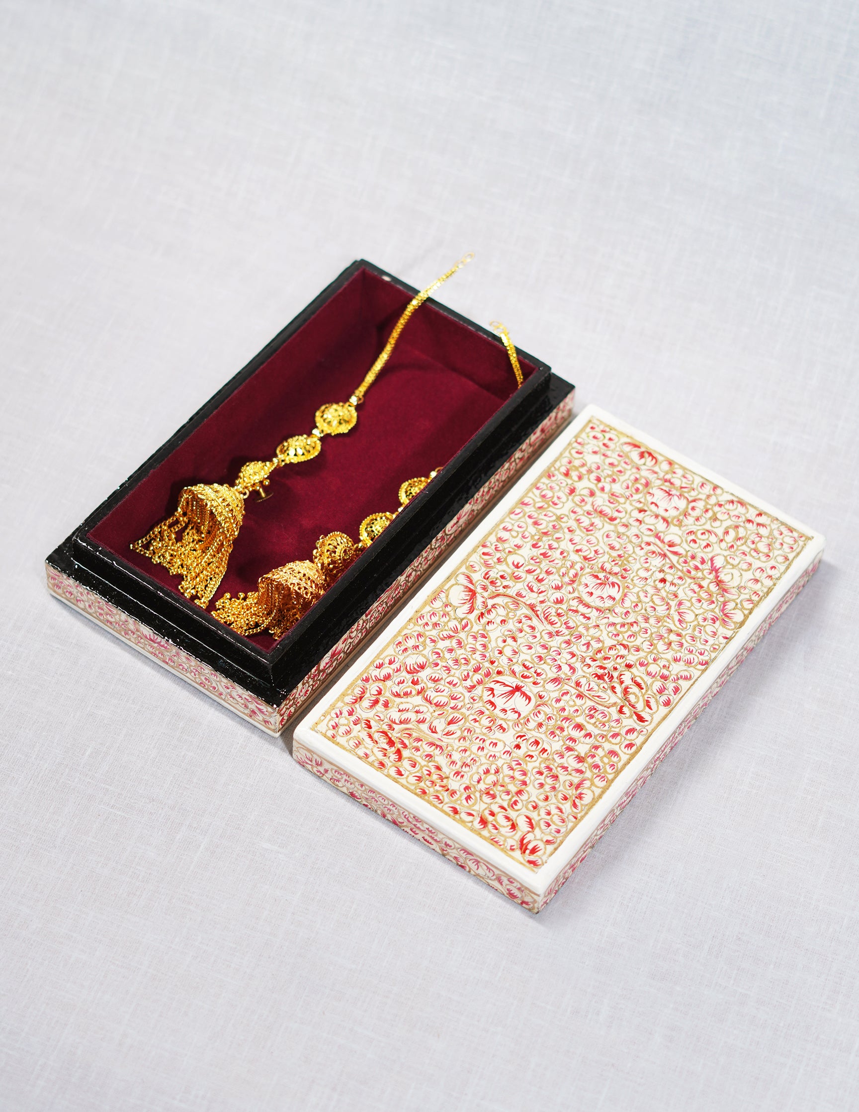 Handmade Kashmir Papier-Mâché Flat Box — Hand-Painted Design | 10 cm (L) × 17.5 cm (B) × 3.5 cm (H)