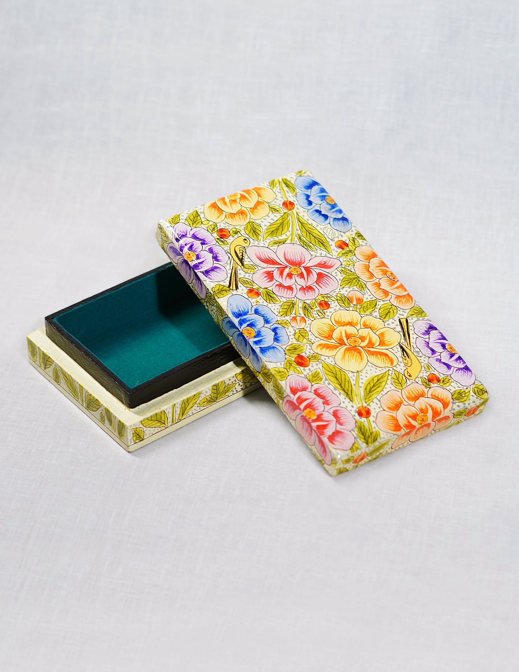 Handmade Kashmir Papier-Mâché Flat Box — Hand-Painted Design | 10 cm (L) × 17.5 cm (B) × 3.5 cm (H)